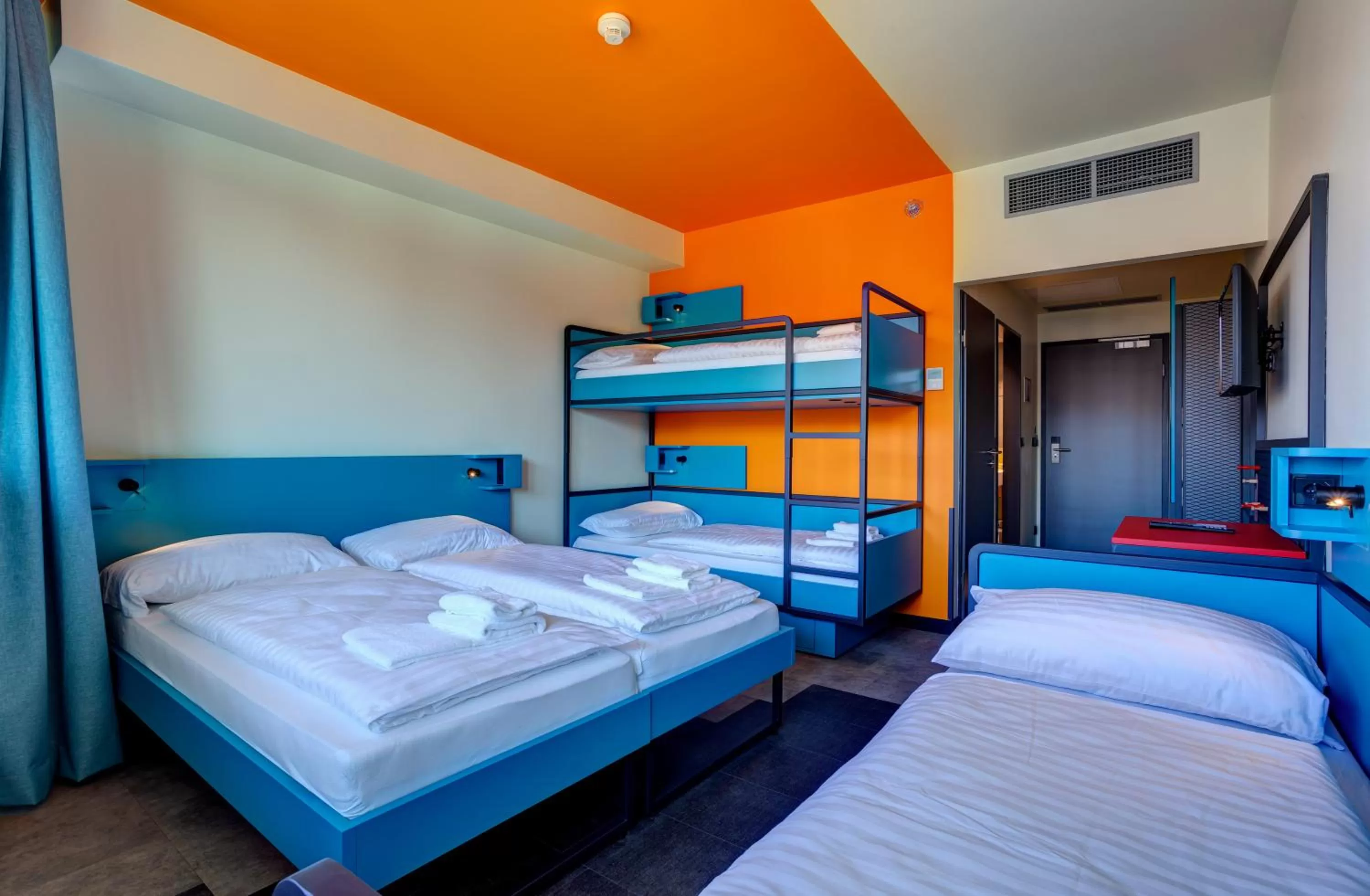 Photo of the whole room in MEININGER Budapest Great Market Hall