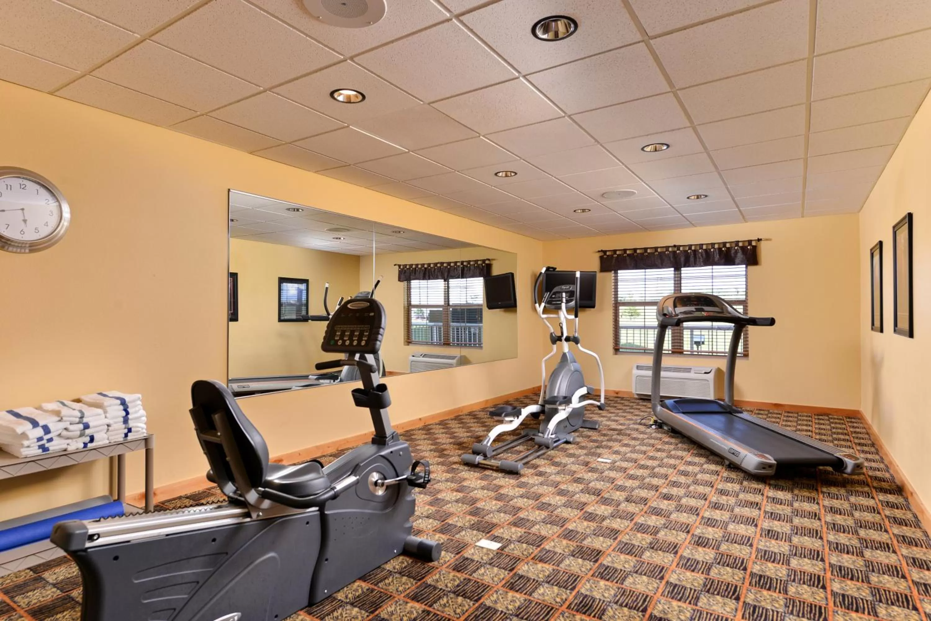 Fitness centre/facilities in AmericInn by Wyndham Fargo Medical Center