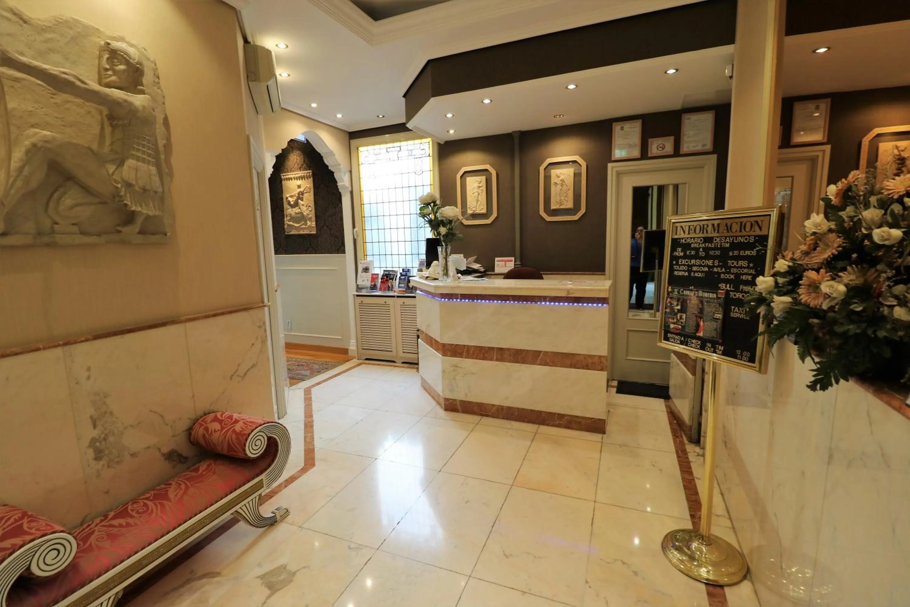 Lobby or reception in Hostal Hispano - Argentino Gran Vía