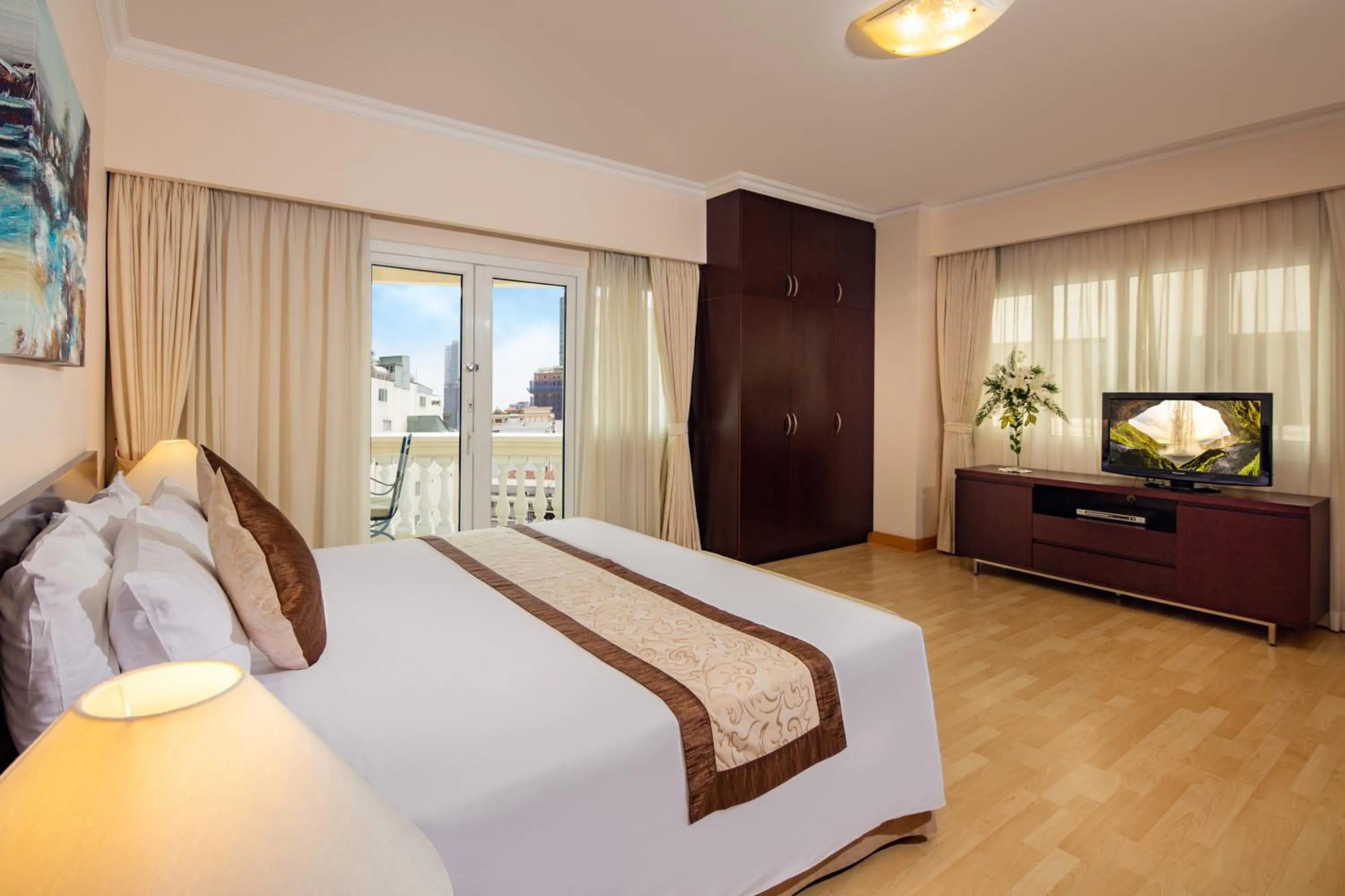 Bedroom, Bed in Norfolk Mansion - Luxury Serviced Apartment