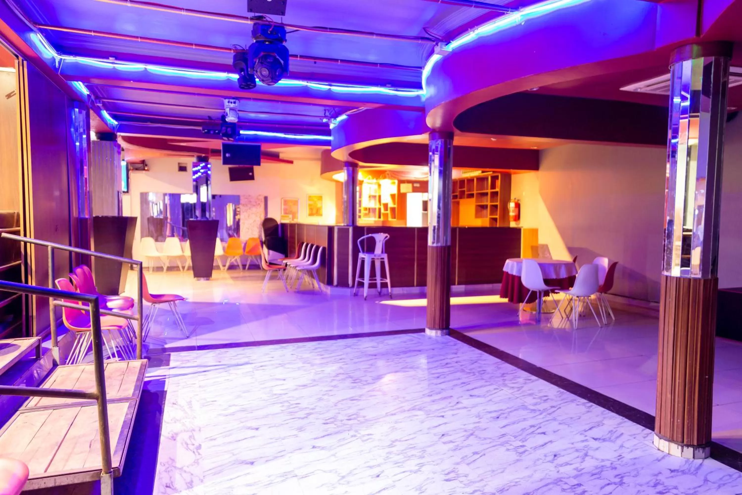 Nightclub / DJ in Olympic Hotel