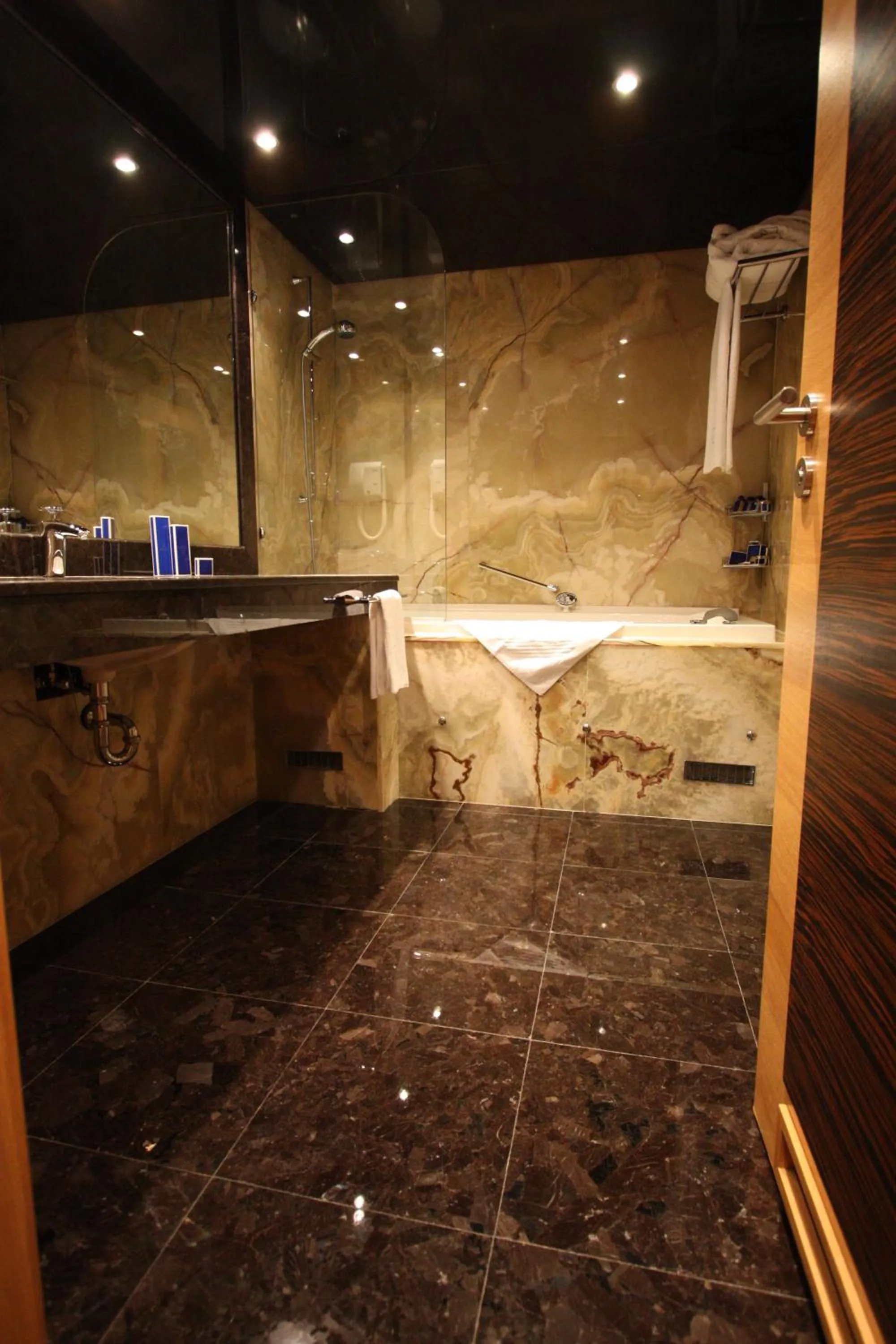 Bathroom in Hotel Anel