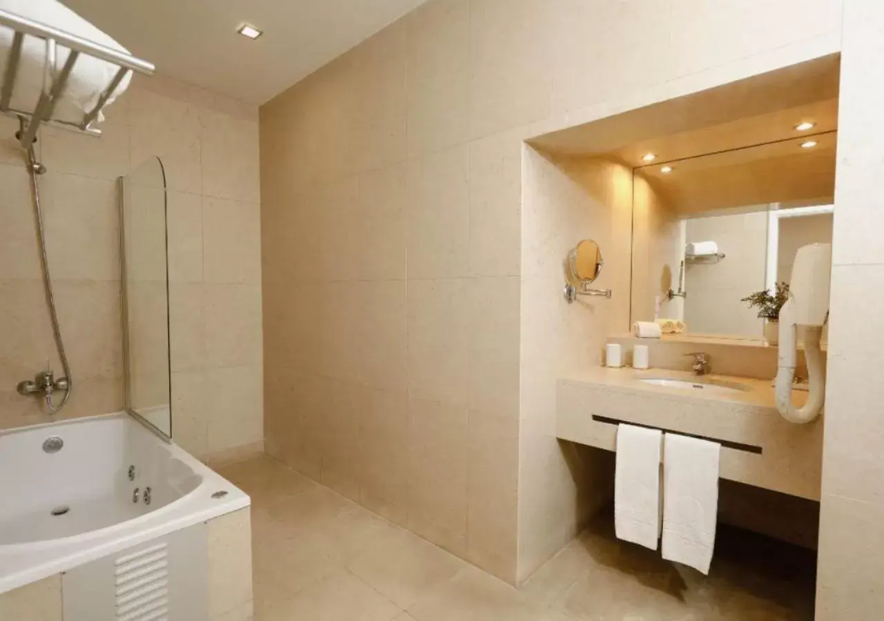 Superior Double Room in Montebelo Palácio dos Melos Viseu Historic Hotel Superior Double Room in Montebelo Palácio dos Melos Viseu Historic Hotel