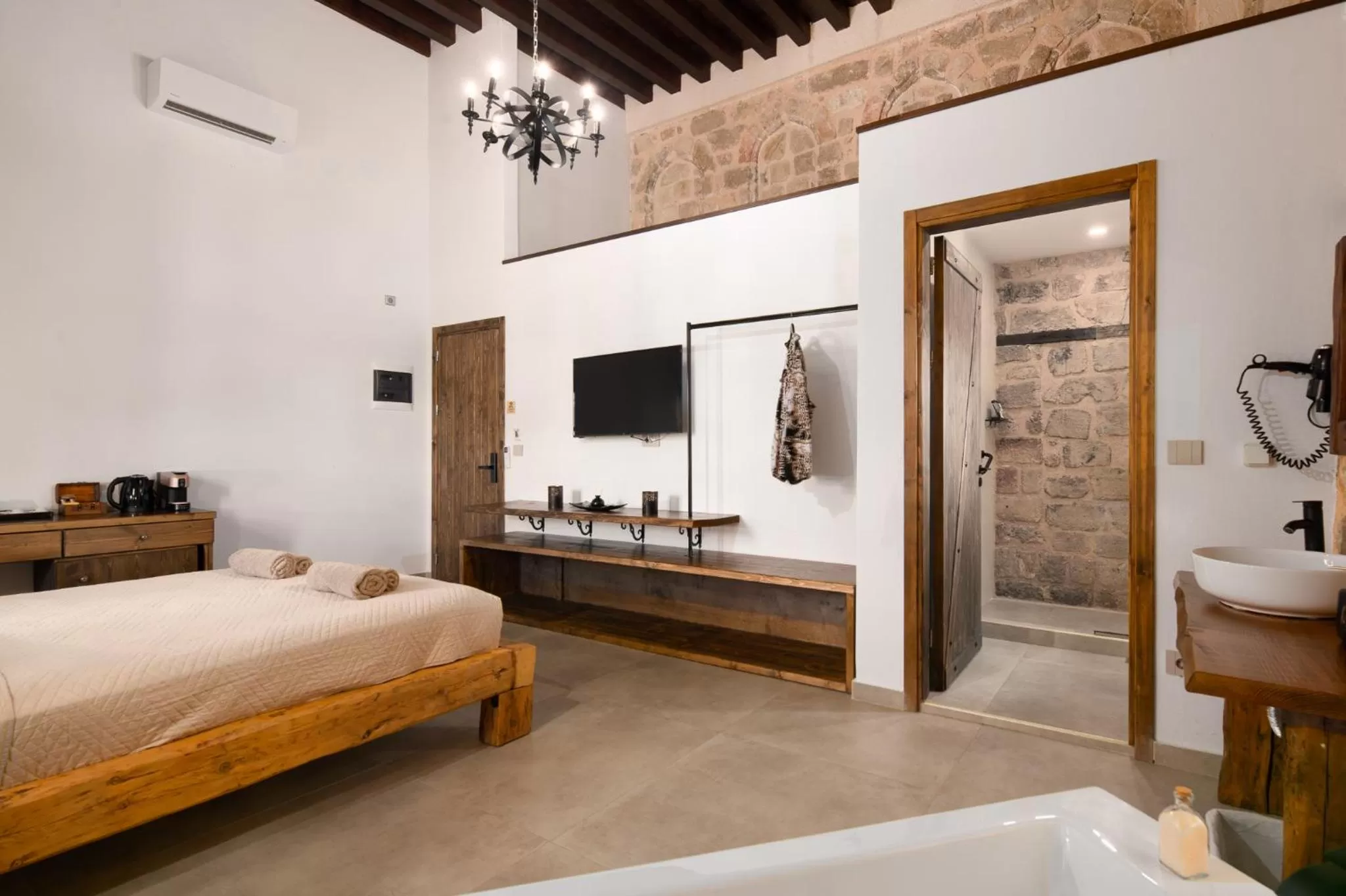 Bedroom, Bed in Ancient Knights Luxury Suites