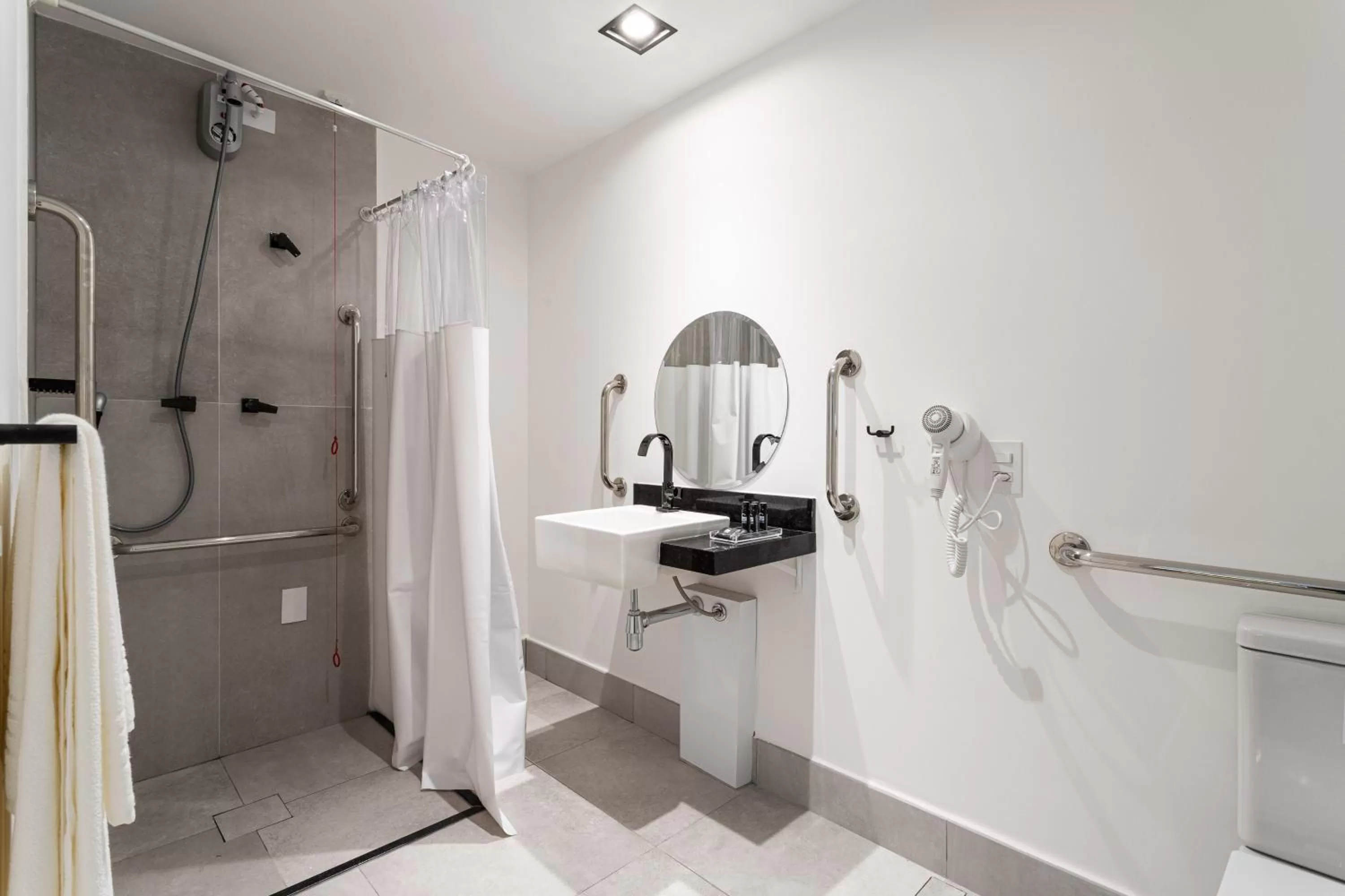 Shower in Charlie Hotel Atmosfera Paulista