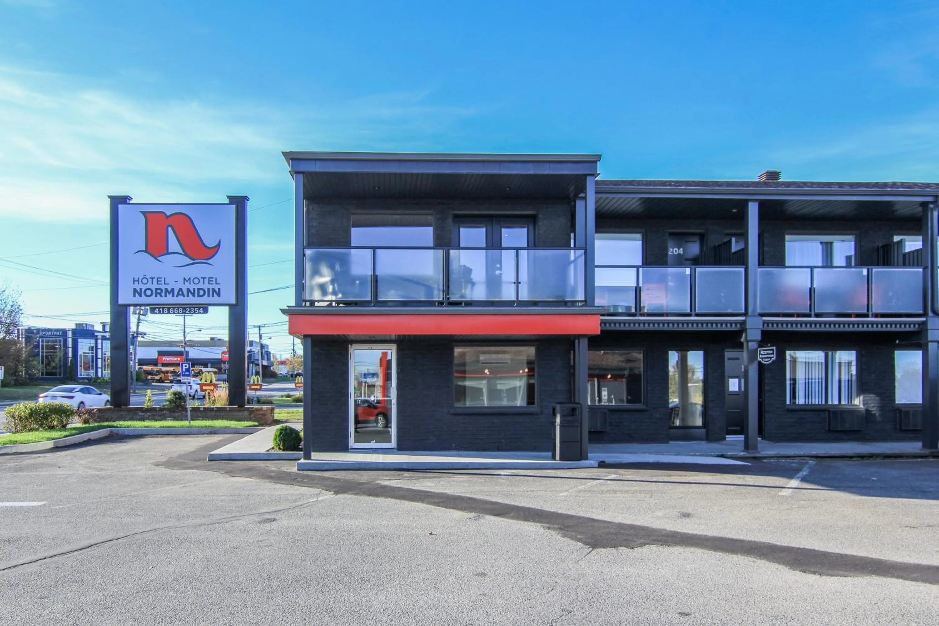 Property Building in Motel L'Avenue du Pont