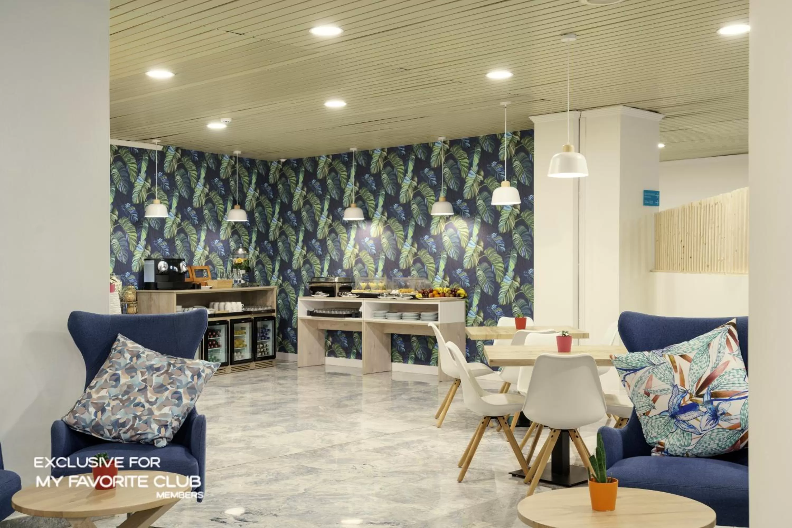 Lounge or bar in Alua Tenerife