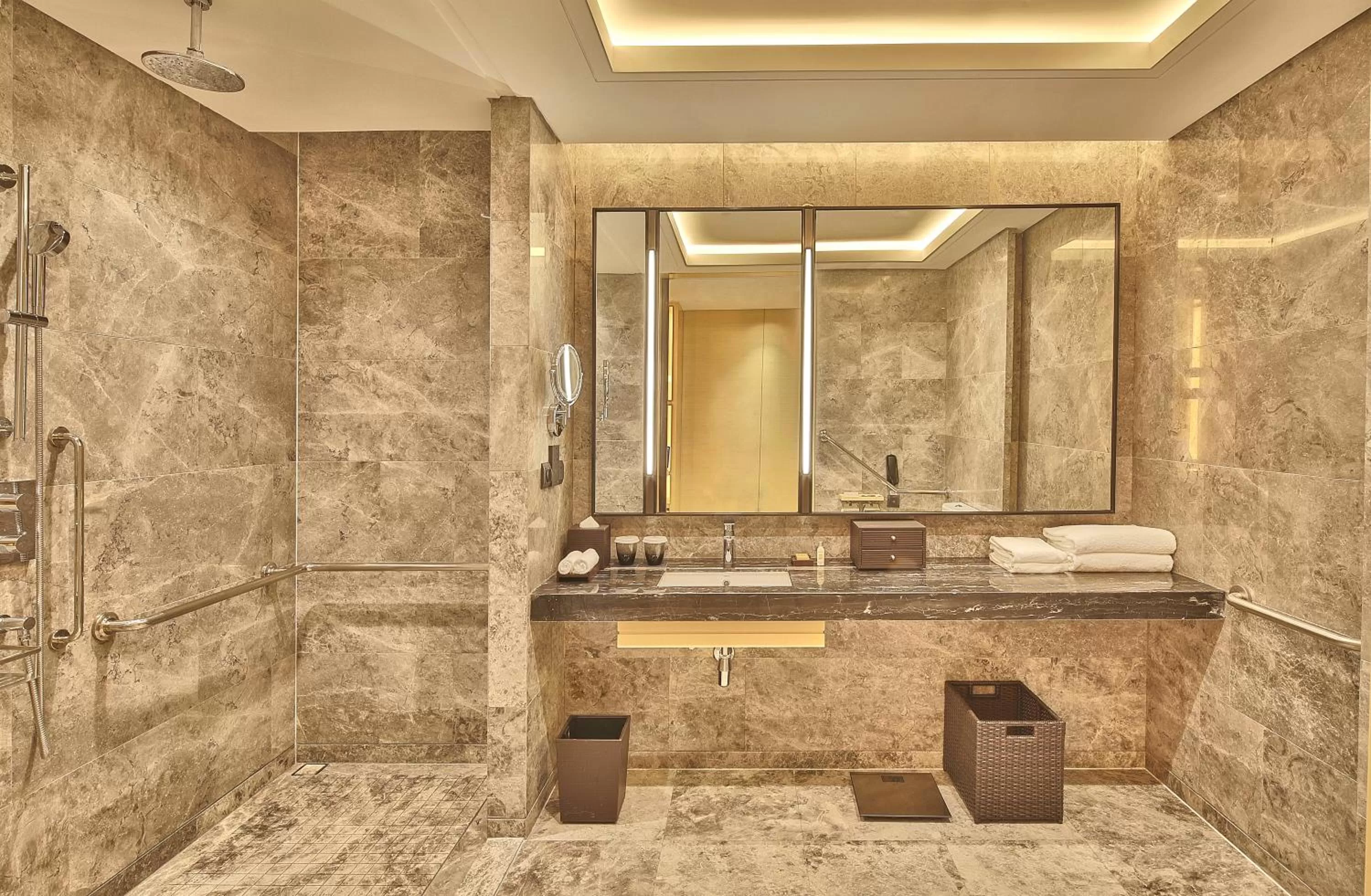 Shower in Hilton Suzhou
