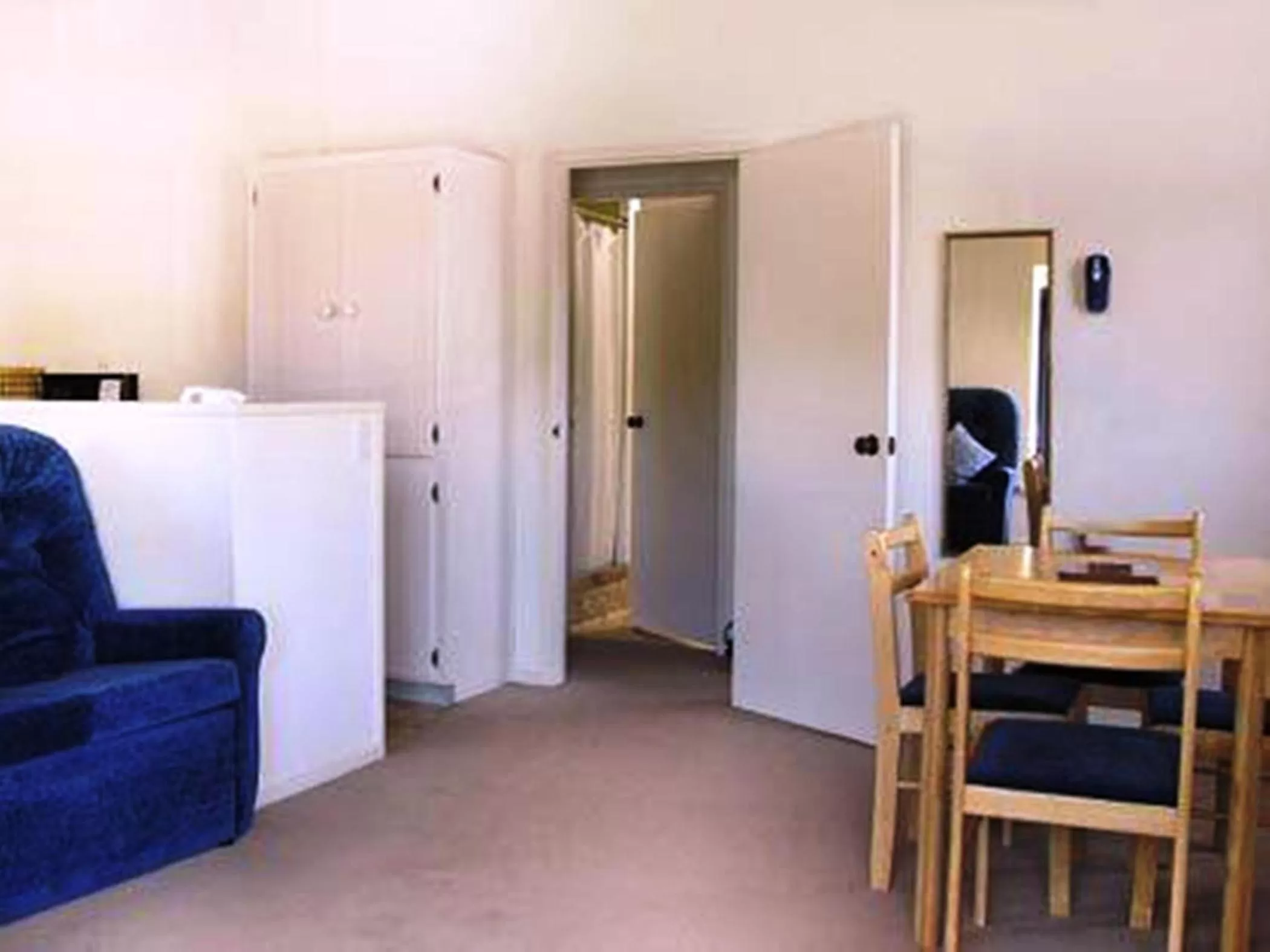Dining area in Riverview Motel