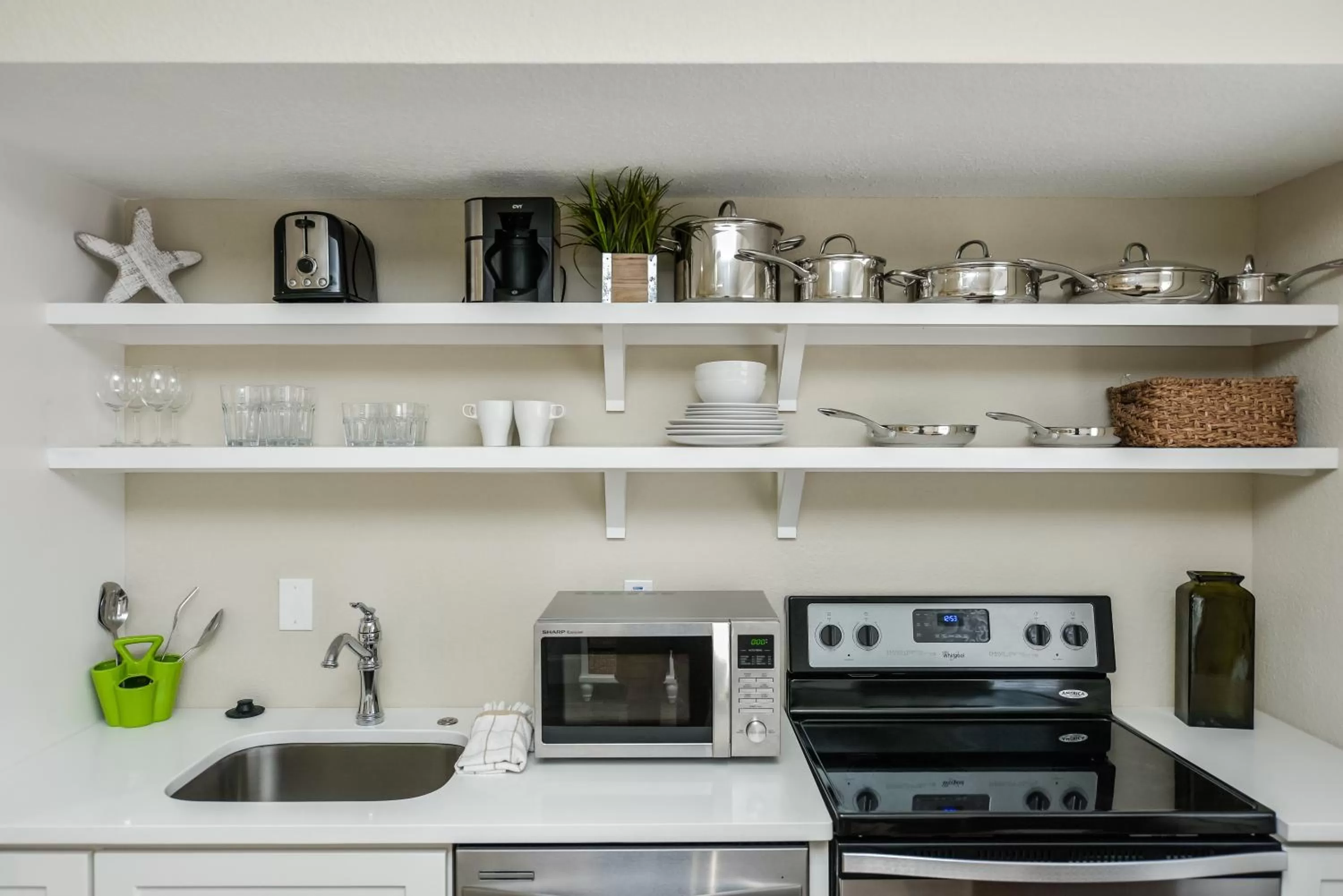 Coffee/tea facilities in Tropical Breeze Resort