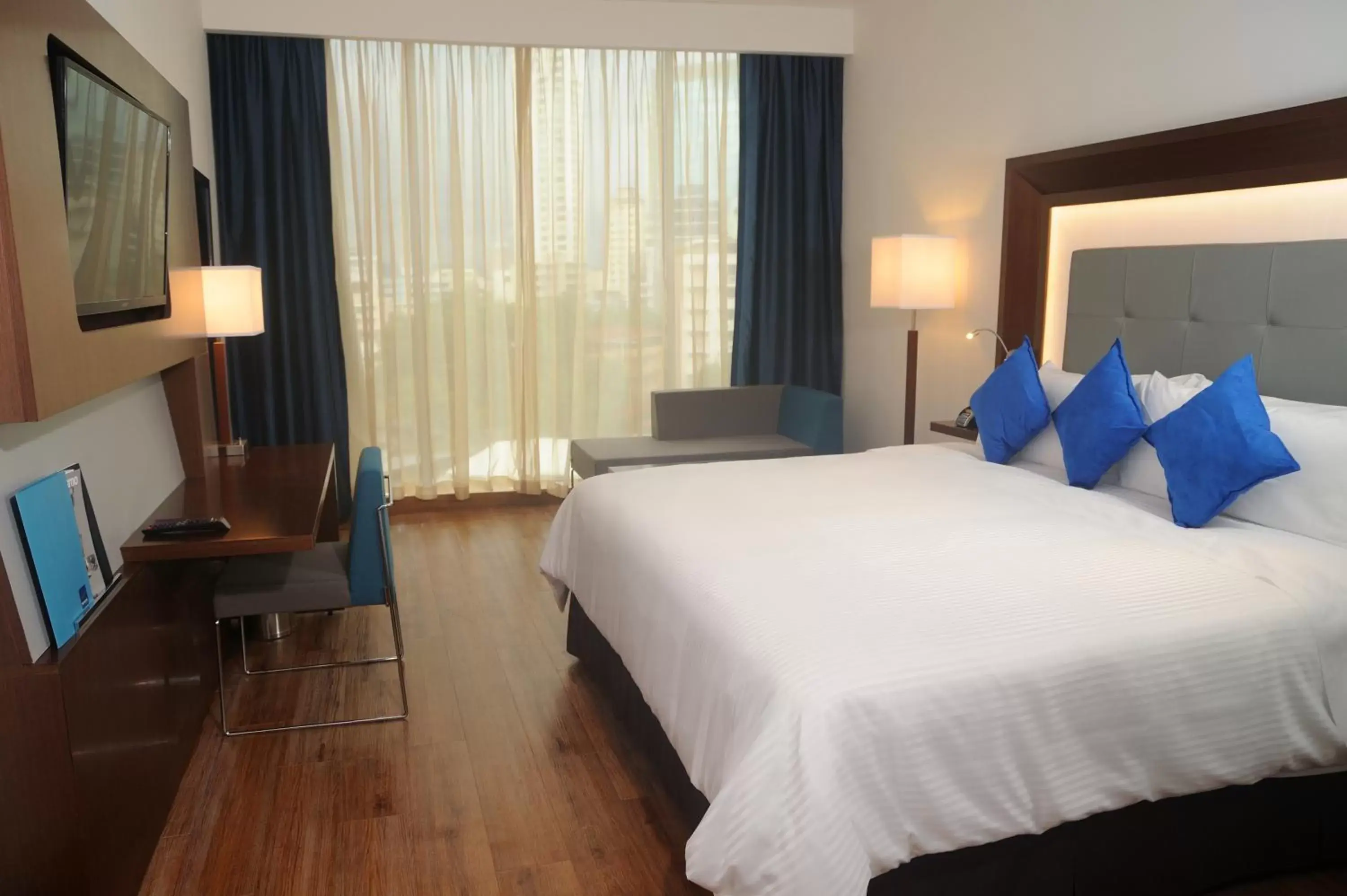 Superior King Room in Novotel Panama City Superior King Room in Novotel Panama City