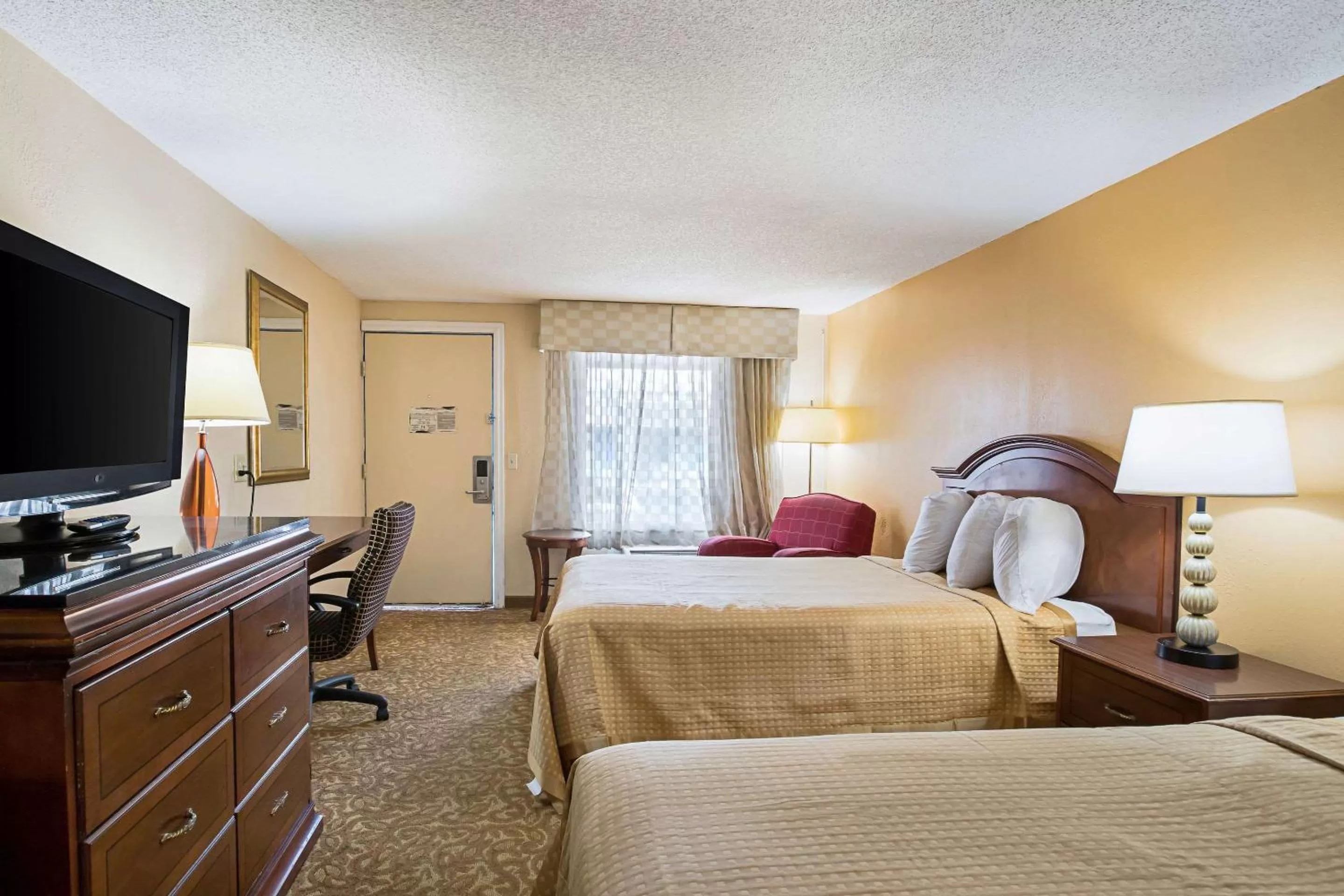 Photo of the whole room, Bed in Rodeway Inn Metro Airport