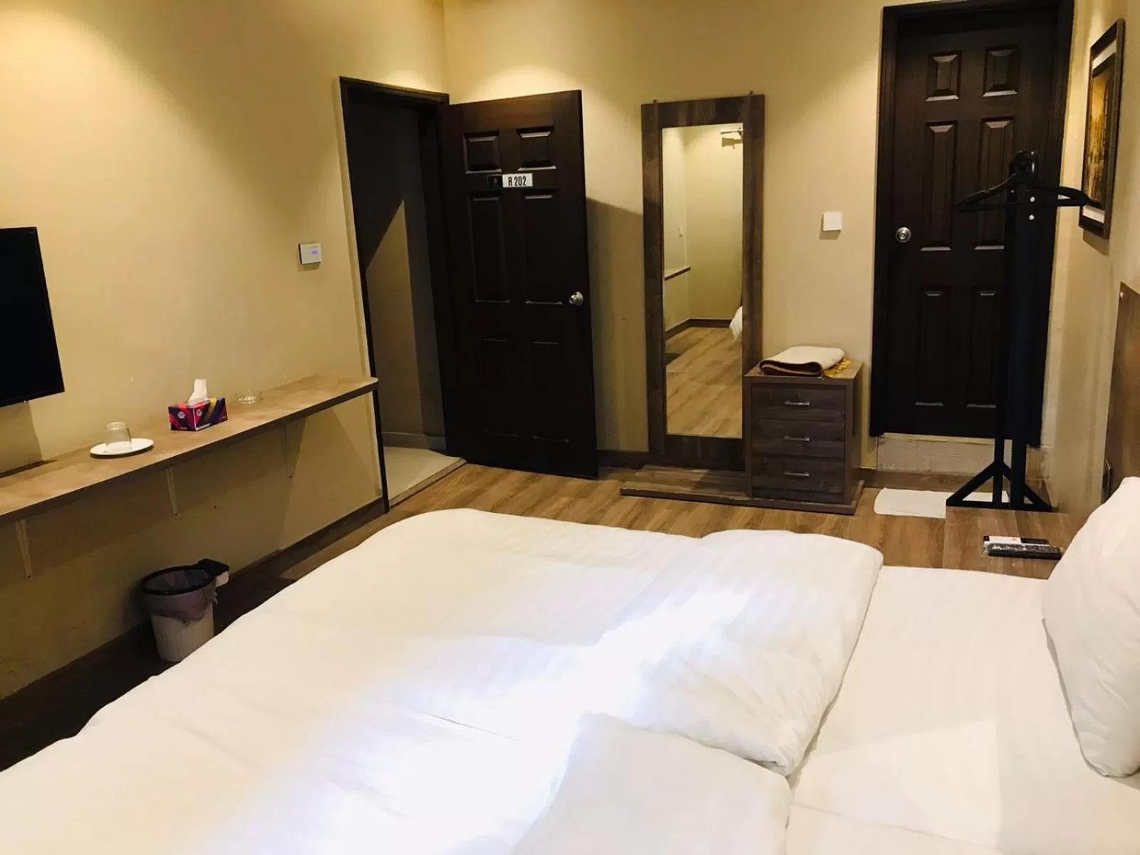 Bedroom, Bed in Hamsun Shahrah-e-Faisal