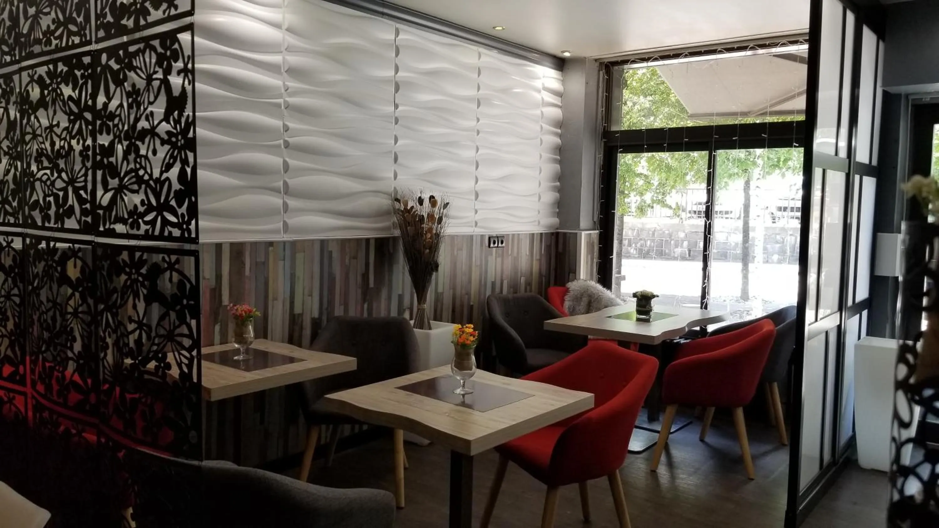 Restaurant/places to eat in hotel de la gare