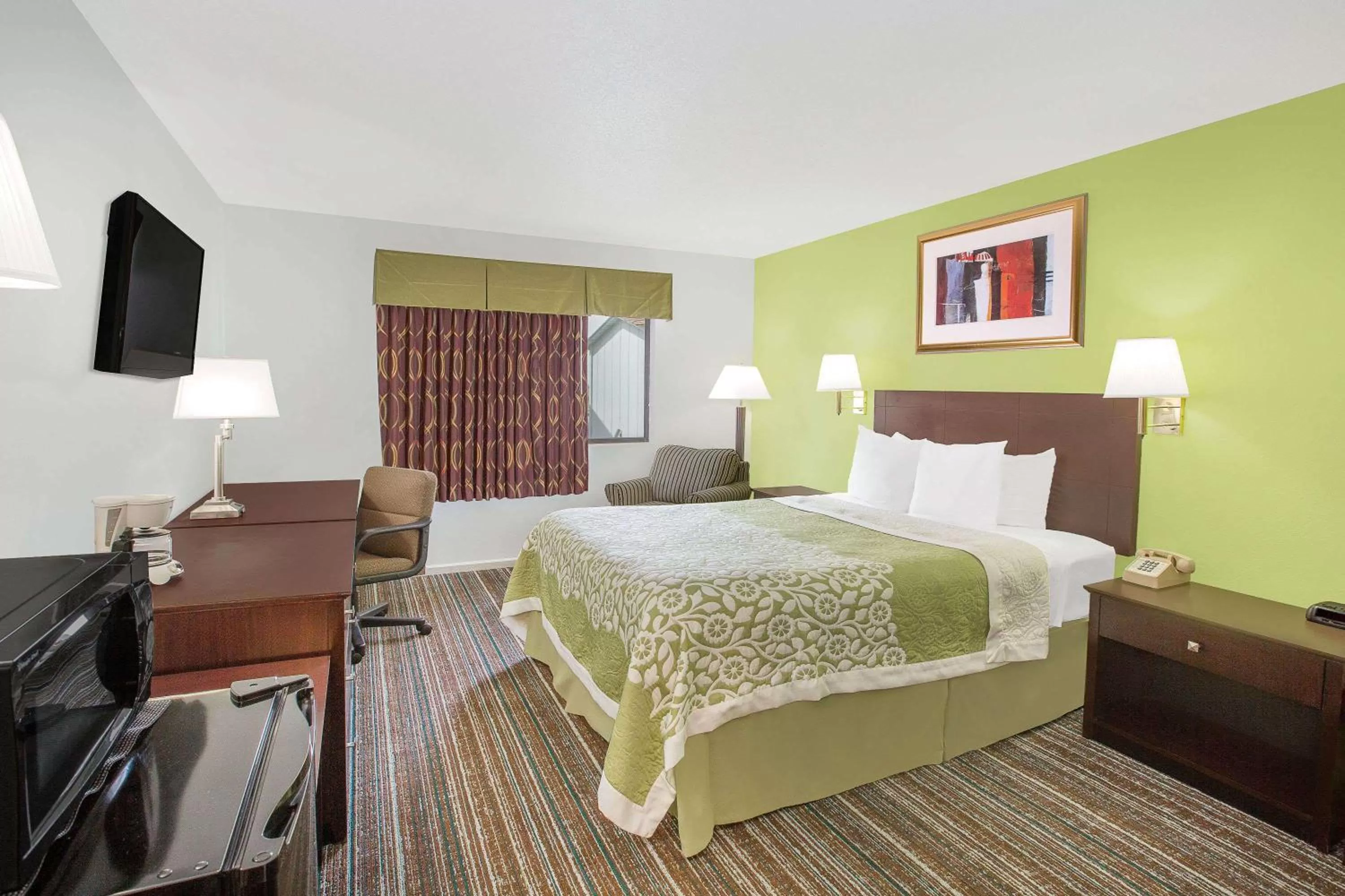 Photo of the whole room, Bed in Days Inn by Wyndham York