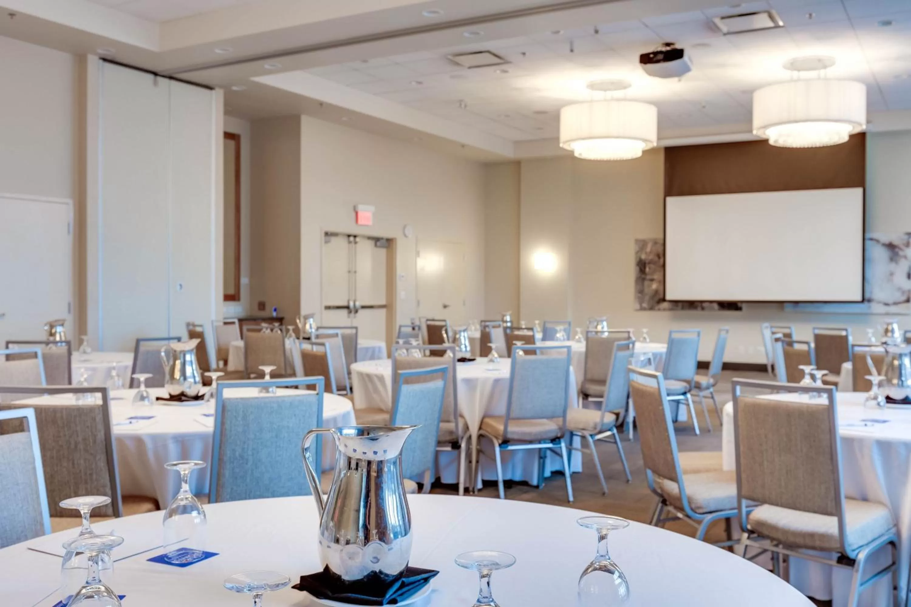 Meeting/conference room in Four Points by Sheraton Kelowna Airport