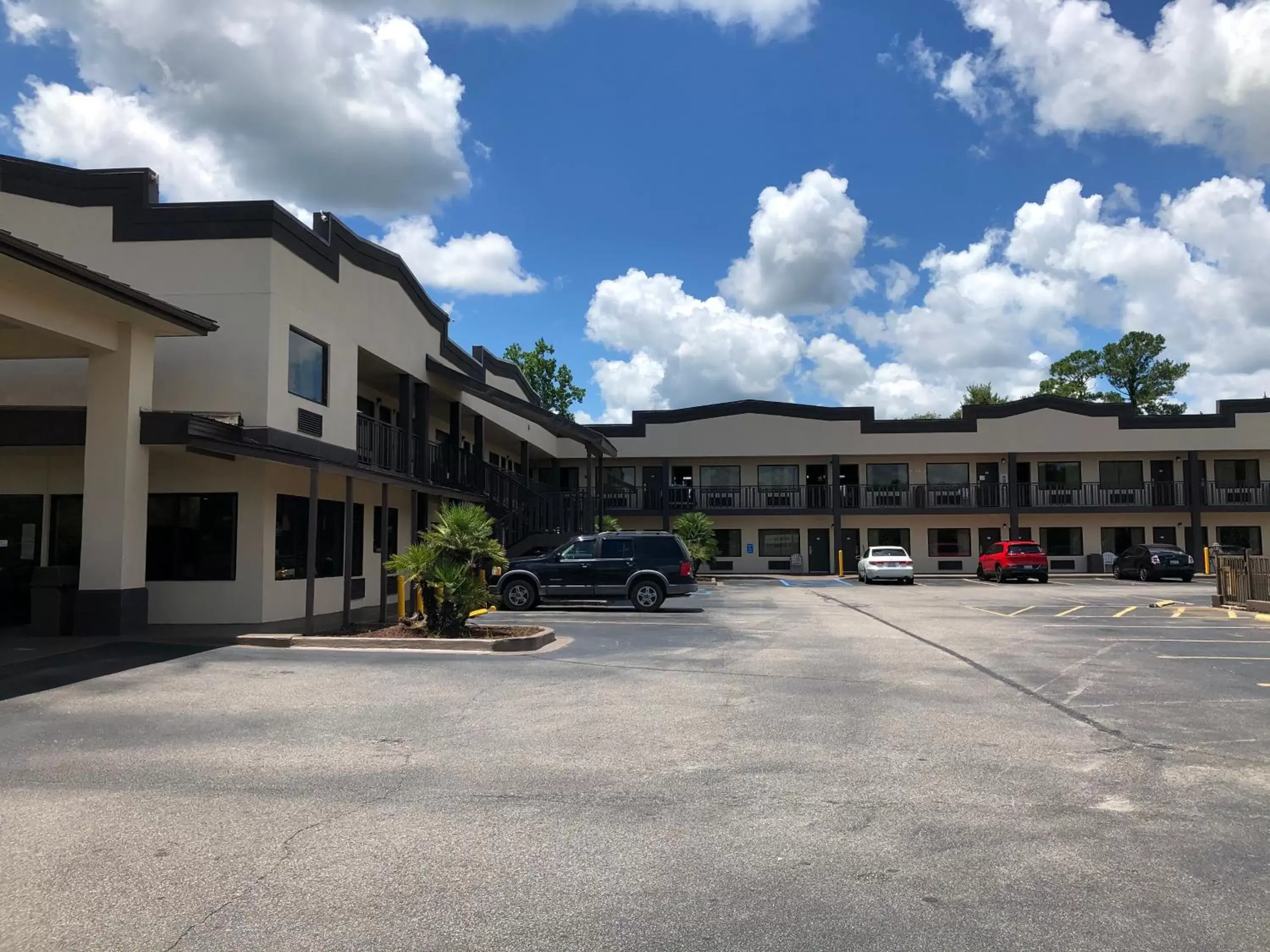 Property Building in SureStay Hotel by Best Western Conway Property Building in SureStay Hotel by Best Western Conway