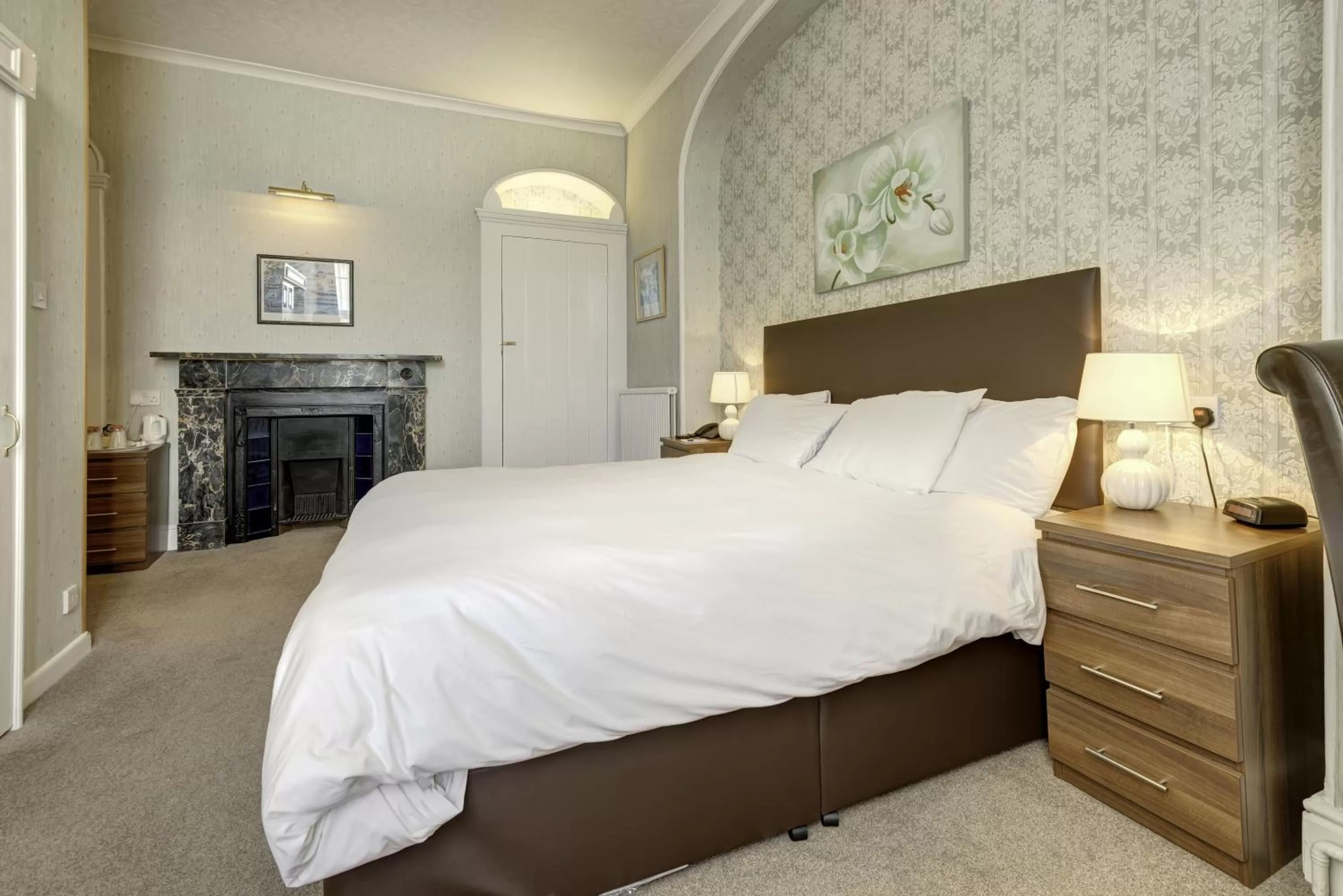 Bedroom, Bed in Best Western The Royal Chase Hotel