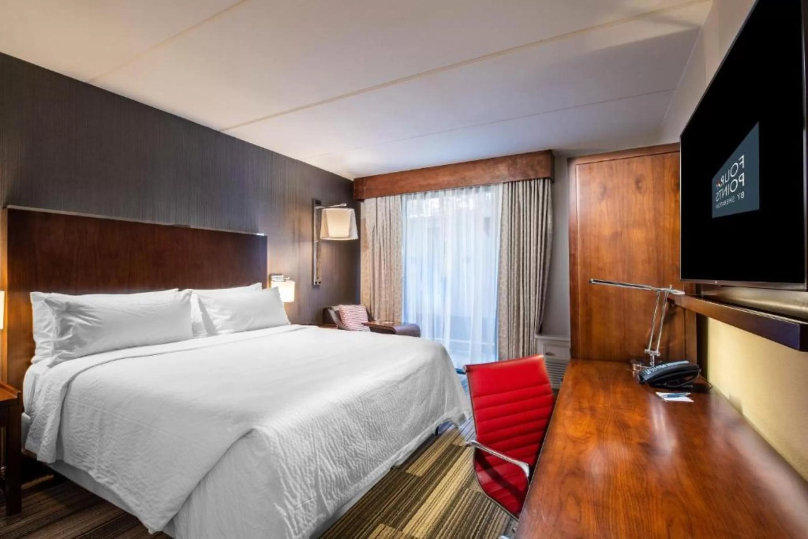 Bedroom, Bed in Four Points by Sheraton Atlanta Airport West