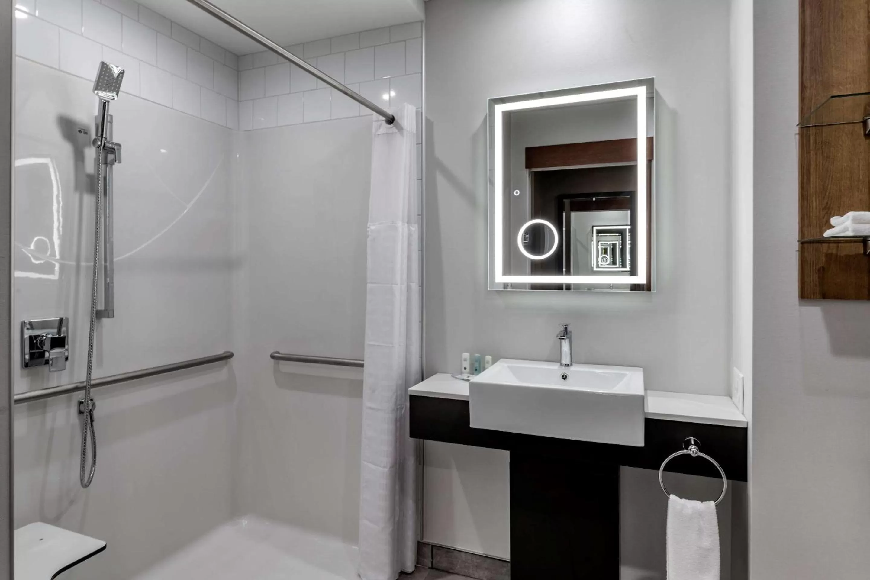 Bathroom in Quality Hotel & Conference Centre