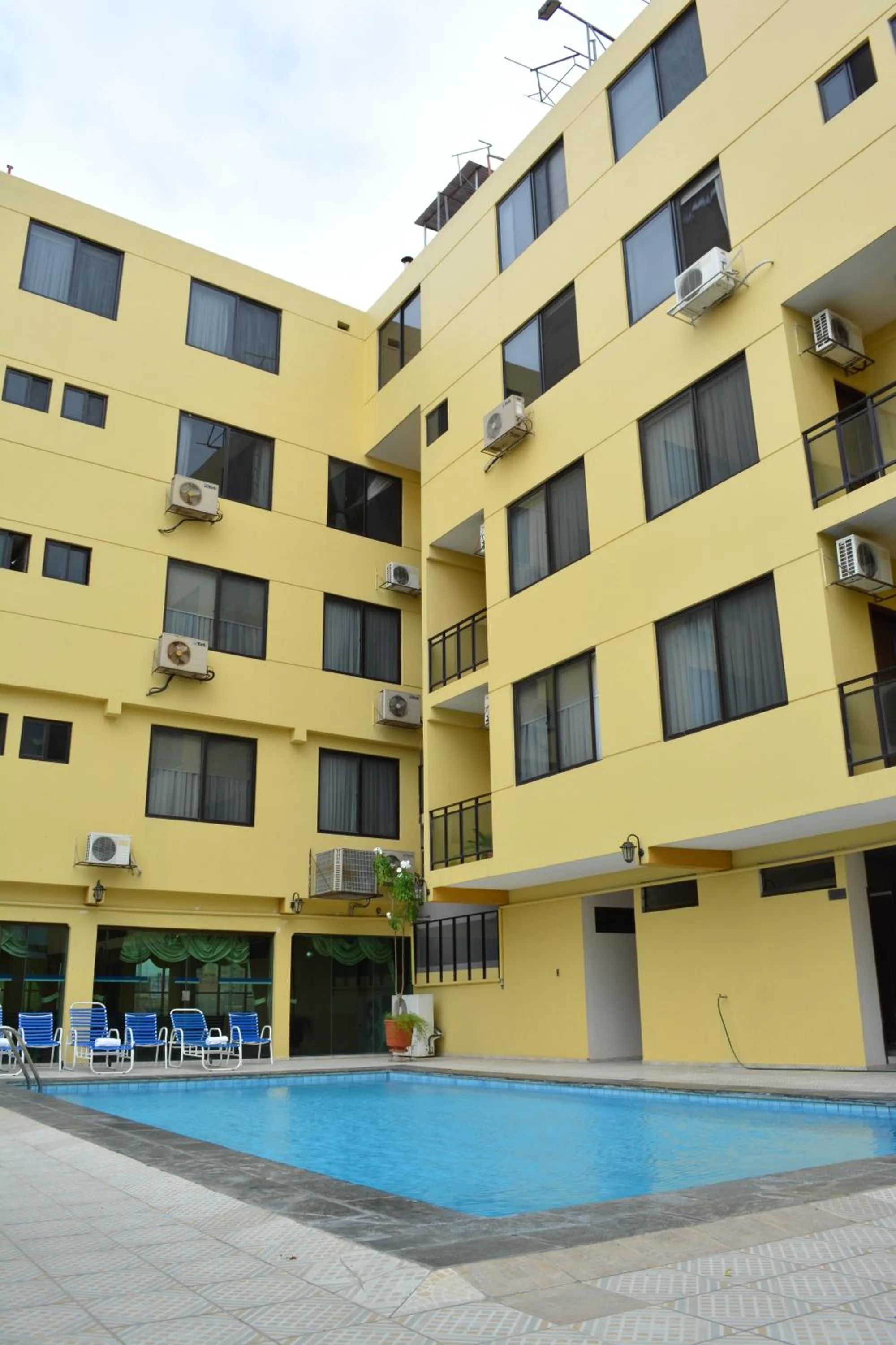 Property building in Hotel Continental Park