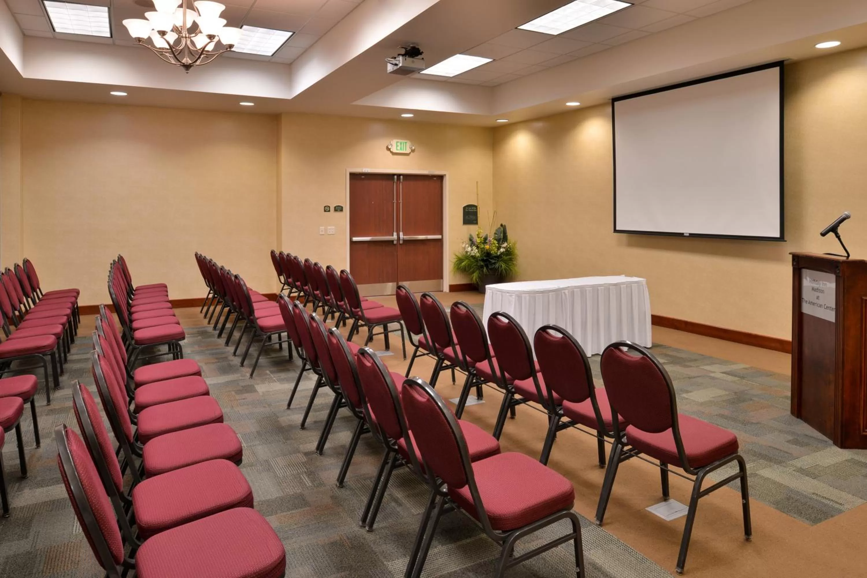 Meeting/conference room in Holiday Inn Madison at The American Center by IHG