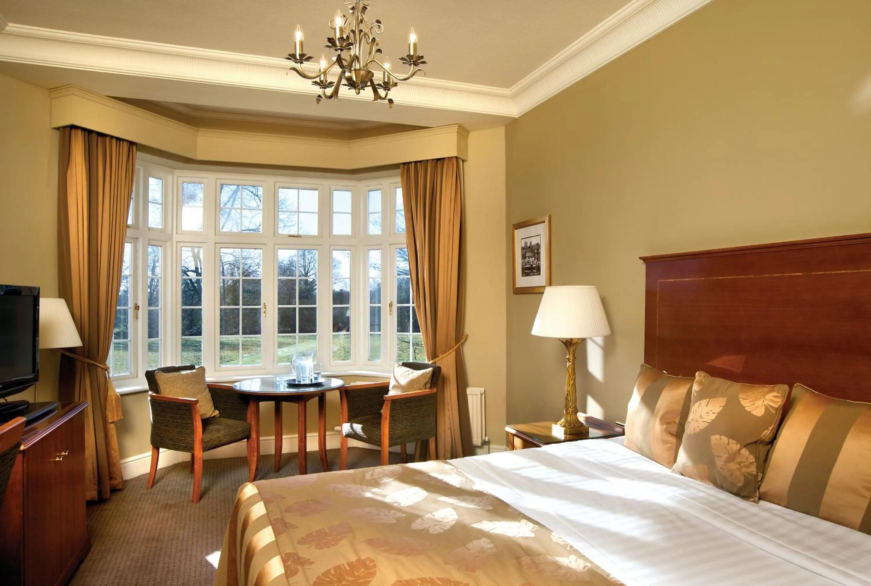 Bedroom, Bed in Grovefield House Hotel By Uno