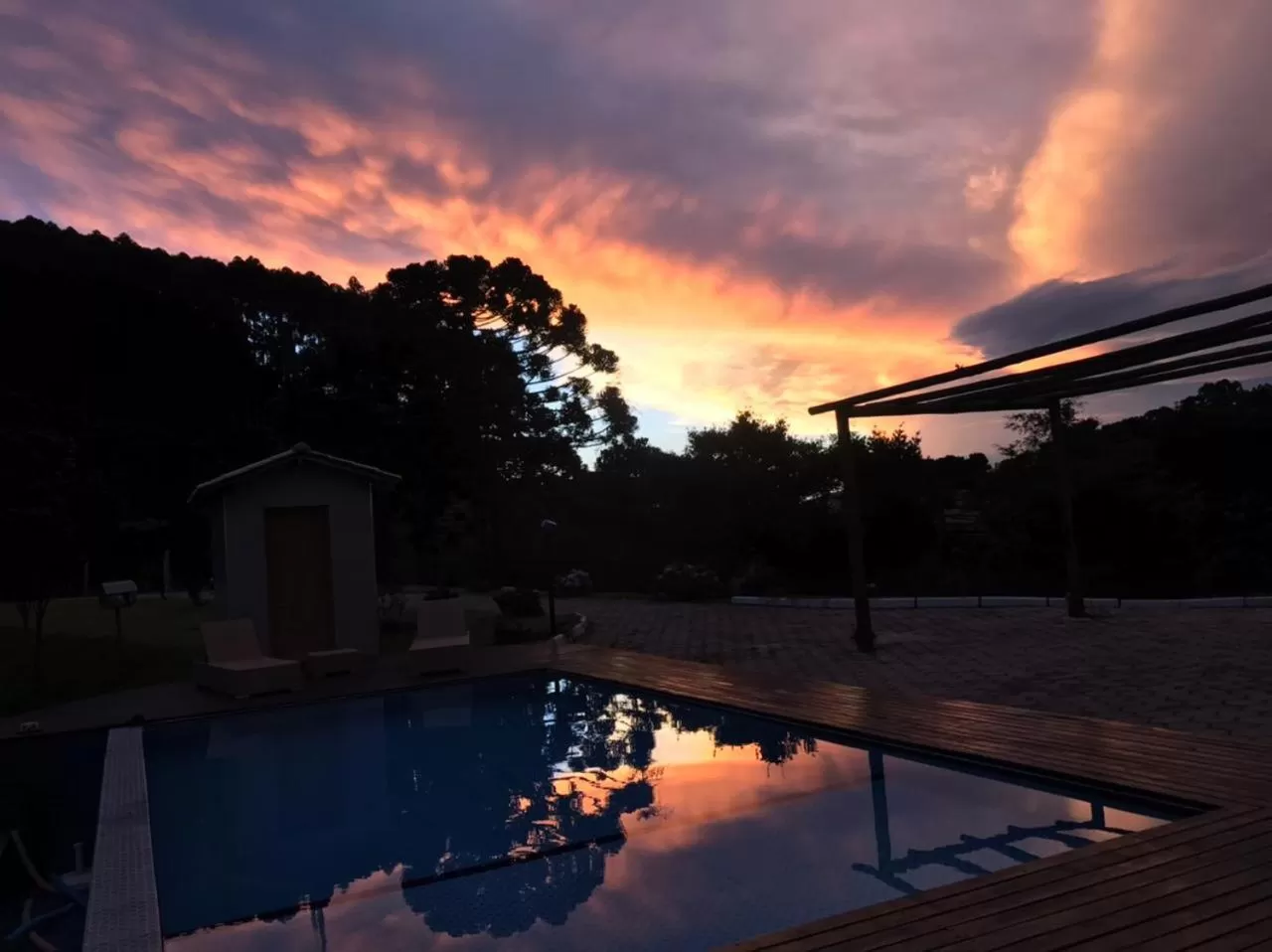 Swimming pool, Sunrise/Sunset in MD Luar da Montanha