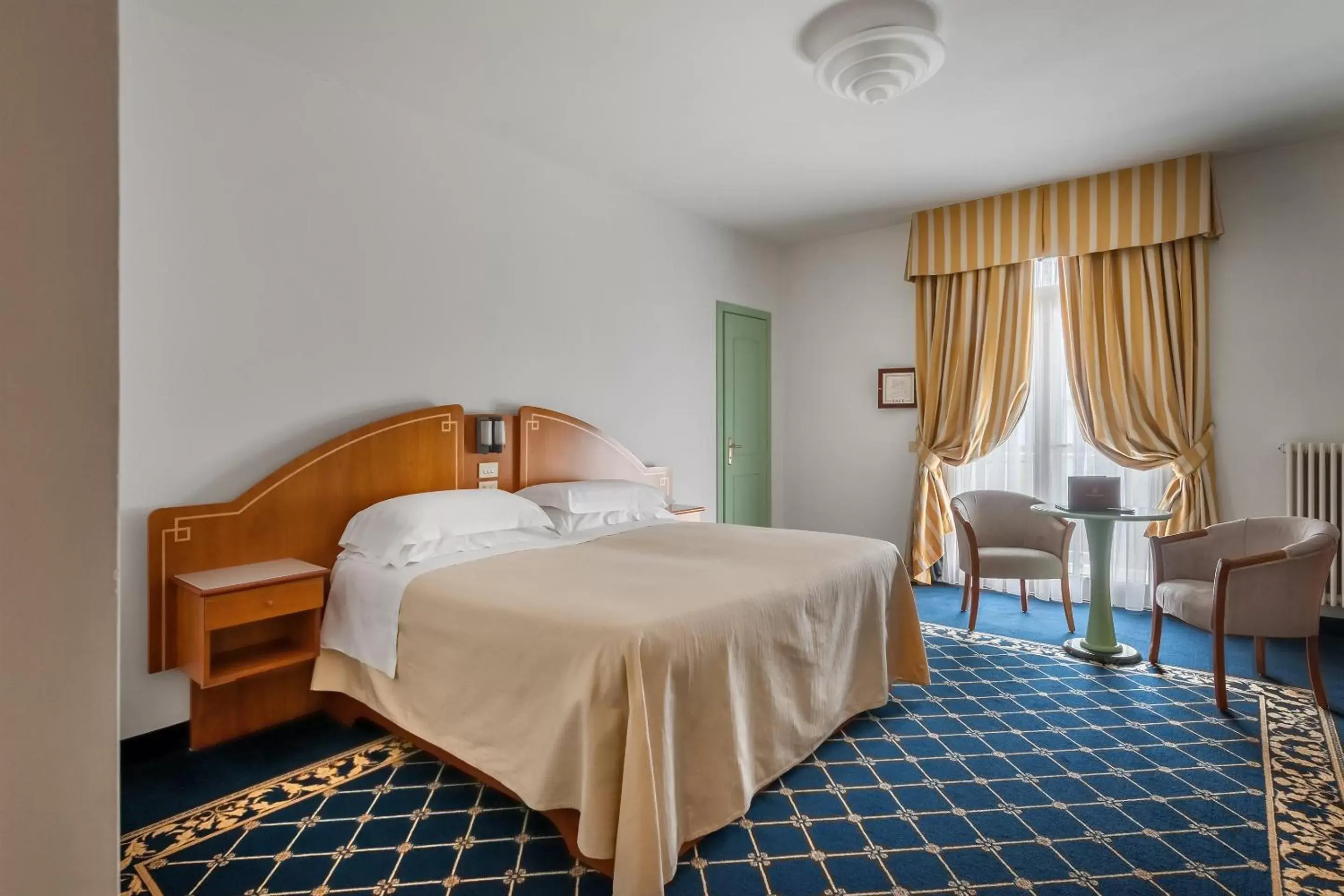 Classic Triple Room with Balcony in Hotel Terme Venezia Classic Triple Room with Balcony in Hotel Terme Venezia