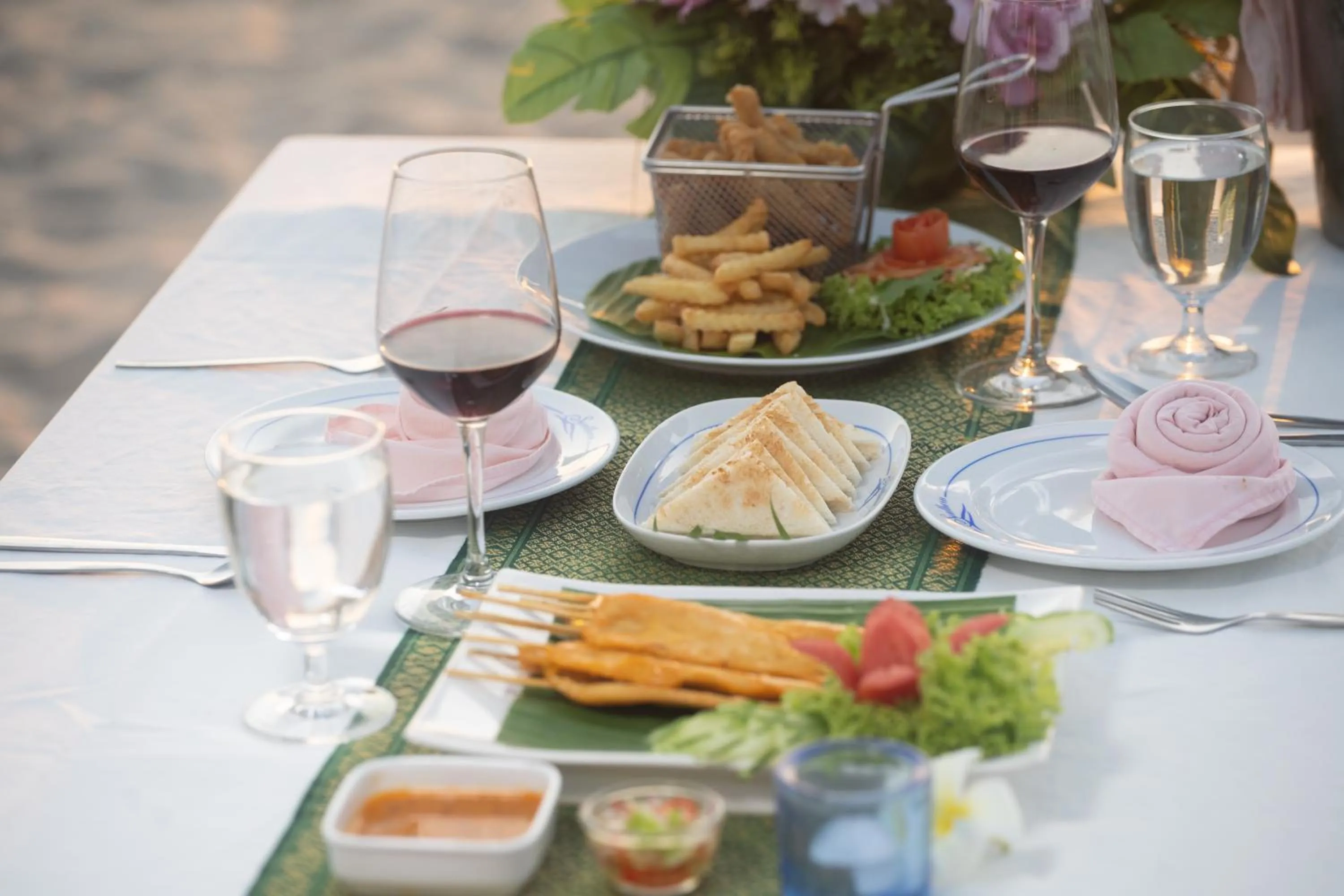 Food and drinks in Southern Lanta Resort