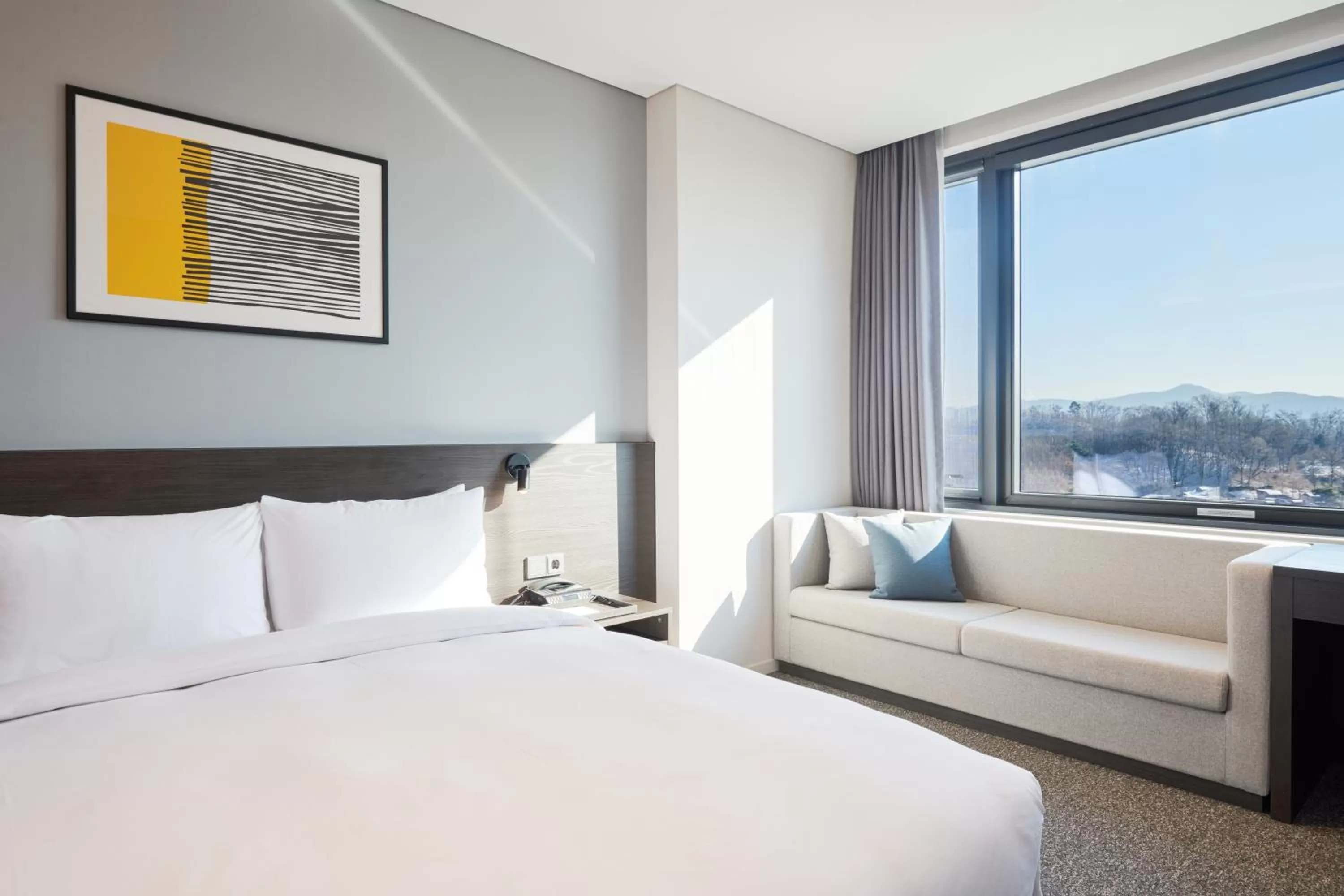 Photo of the whole room, Bed in Nine Tree by Parnas Seoul Pangyo