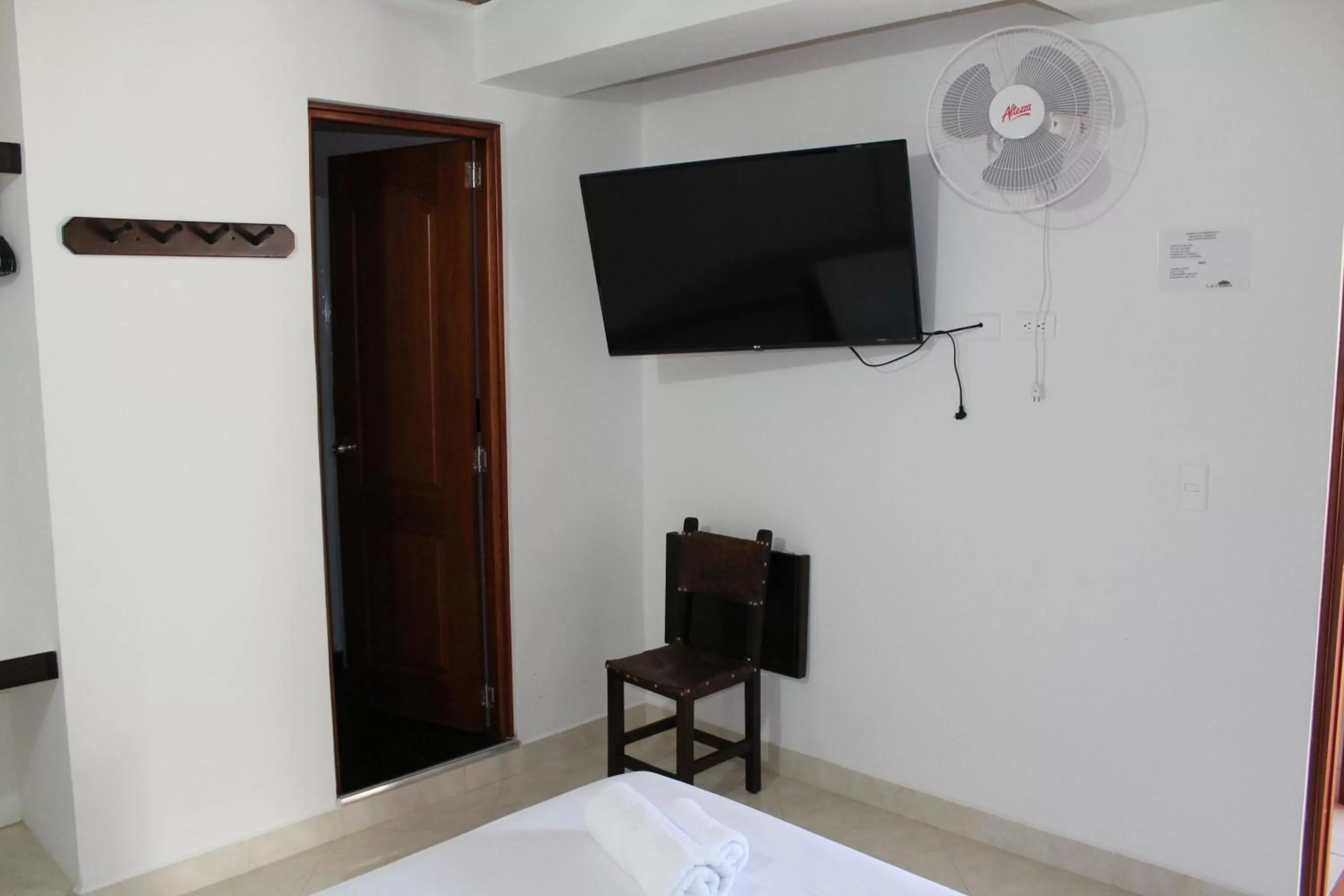 TV and multimedia, TV/Entertainment Center in Hotel La Ceiba