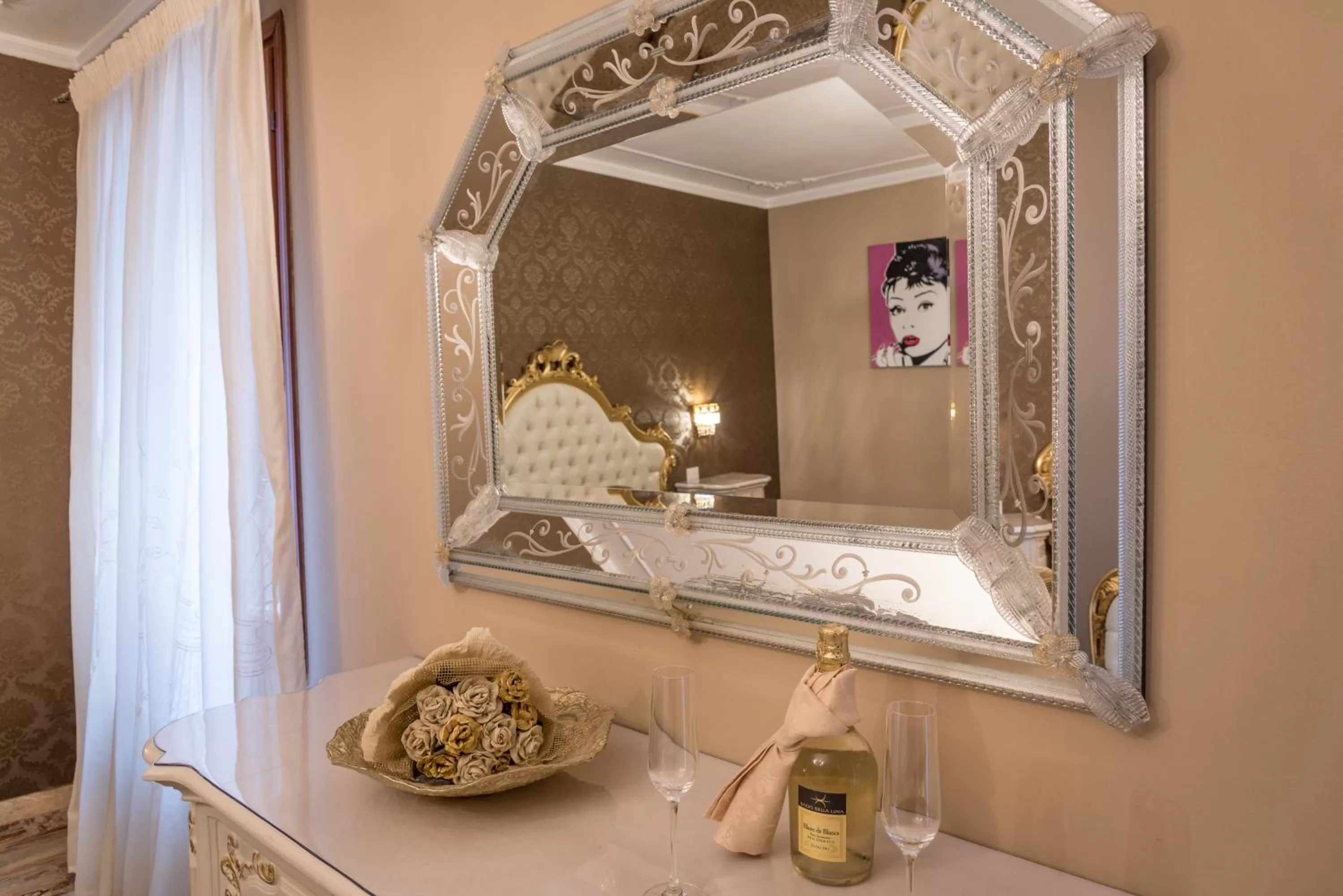 Food and drinks, TV/Entertainment Center in Ca' del Cinema B&B