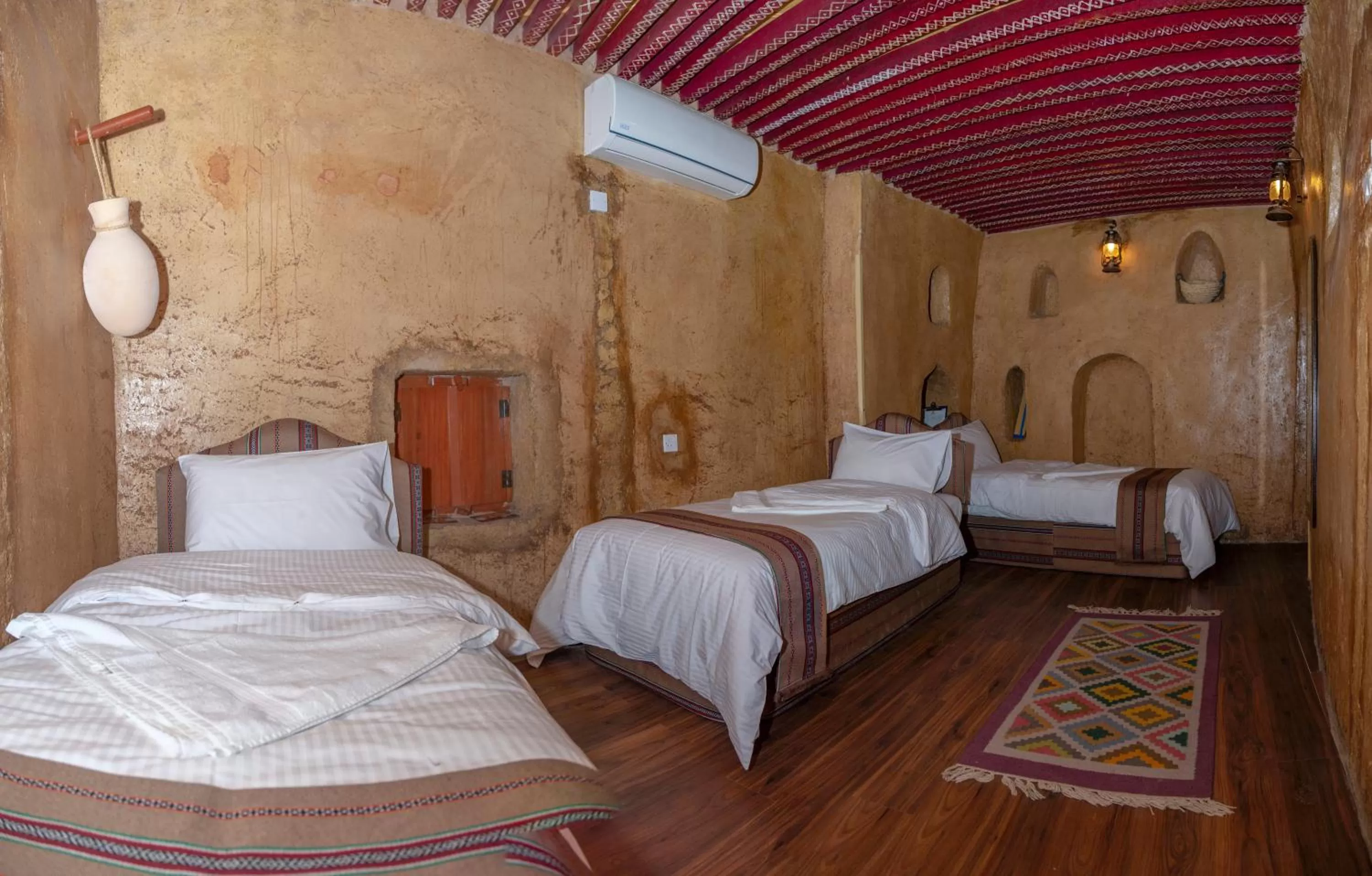 Bed in Nizwa Heritage Inn