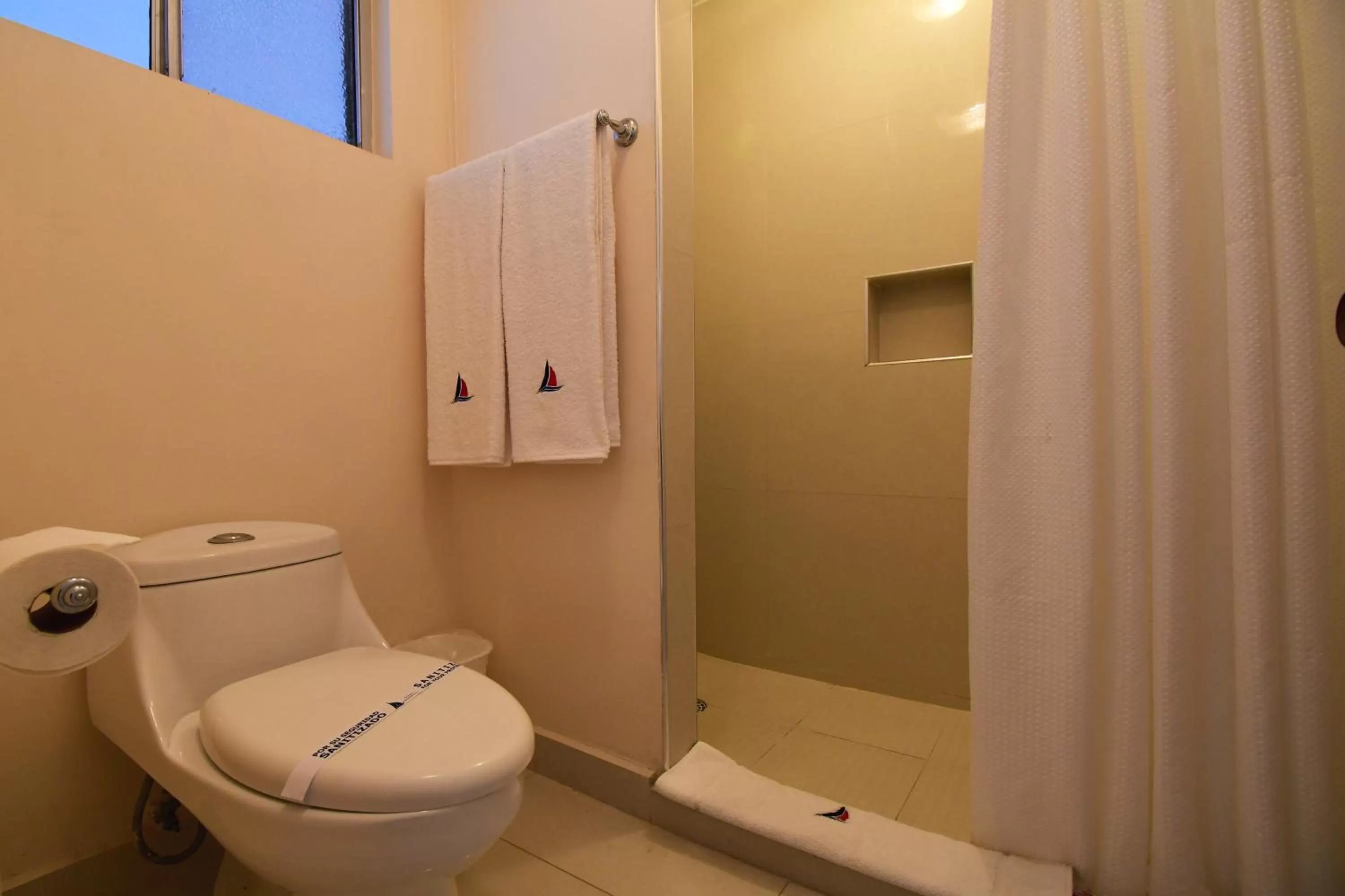 Photo of the whole room in The Westmarine Waterfront Hotel