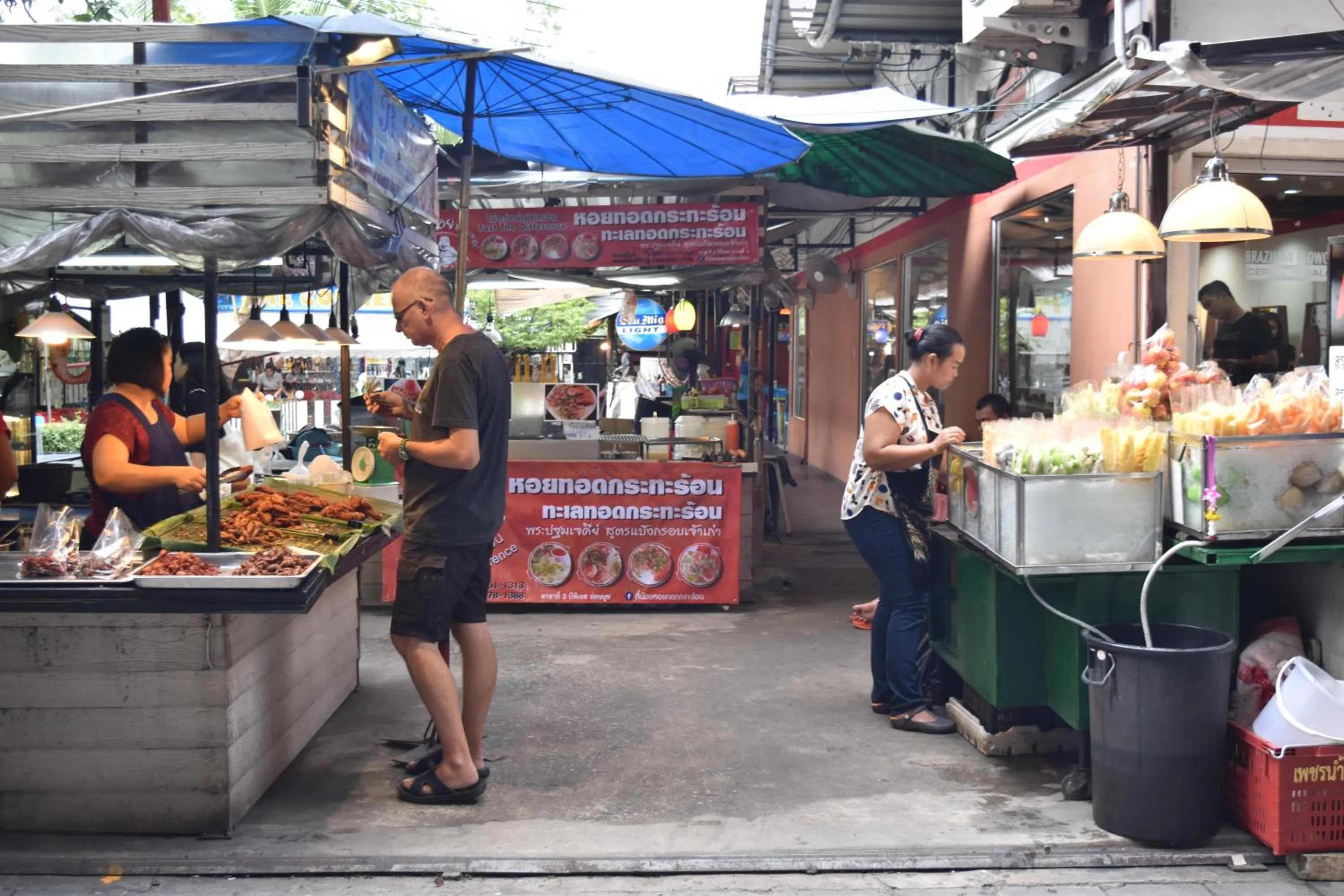 Property building in Hide Bangkok Hostel