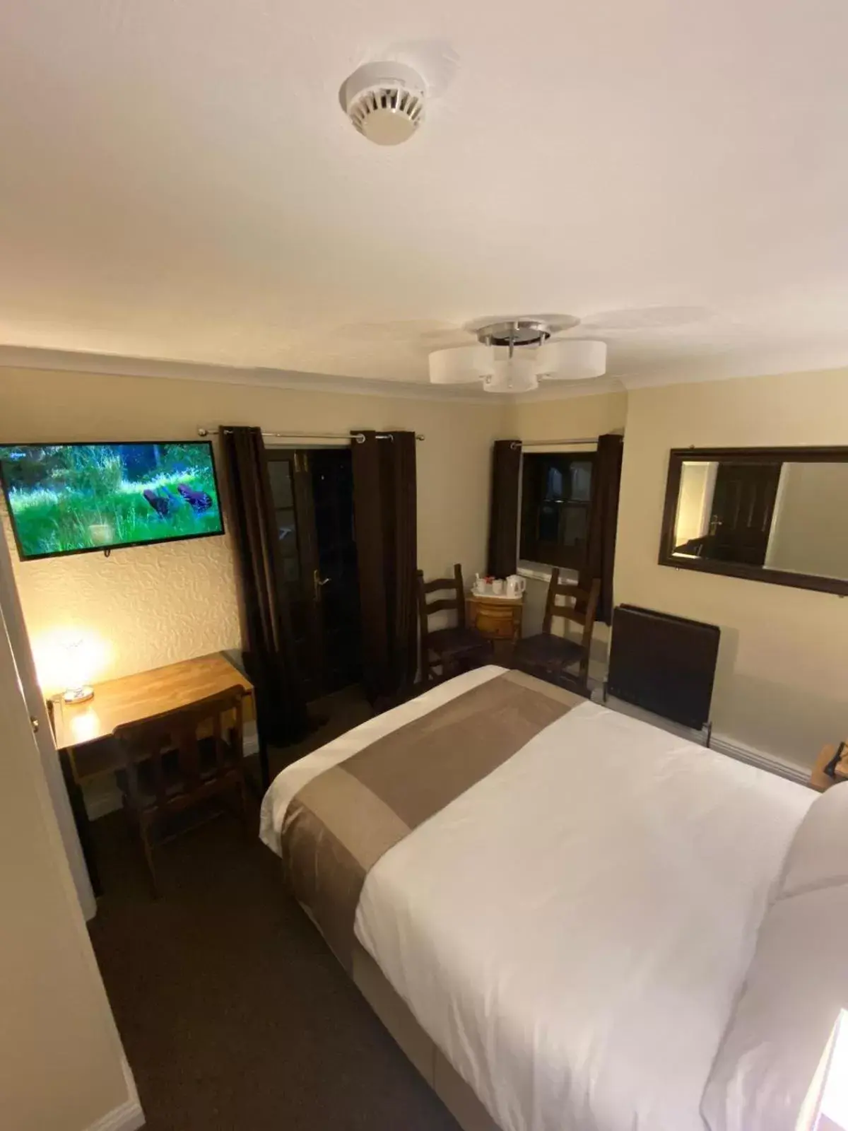 Deluxe Double Room with Shower in The Redwell Inn Deluxe Double Room with Shower in The Redwell Inn