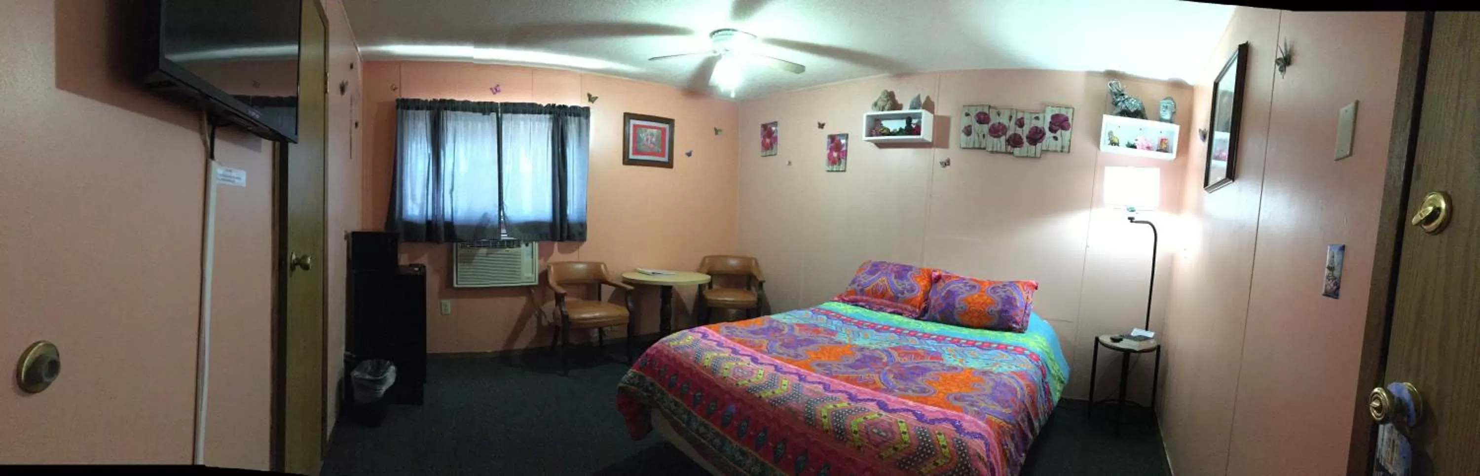 Bed in Sunset View Inn L.L.C