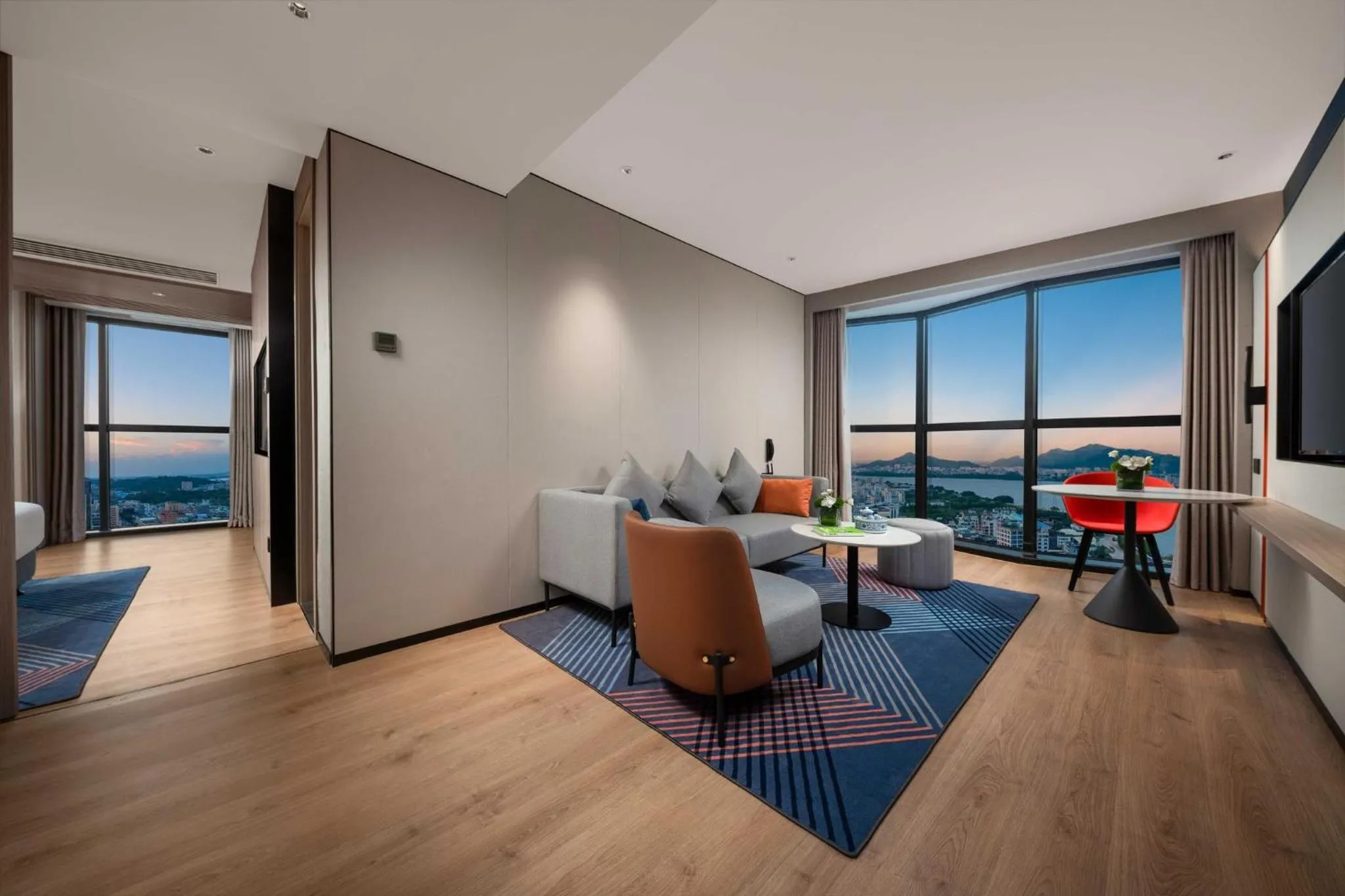 Photo of the whole room in Holiday Inn Express Shantou Chenghai