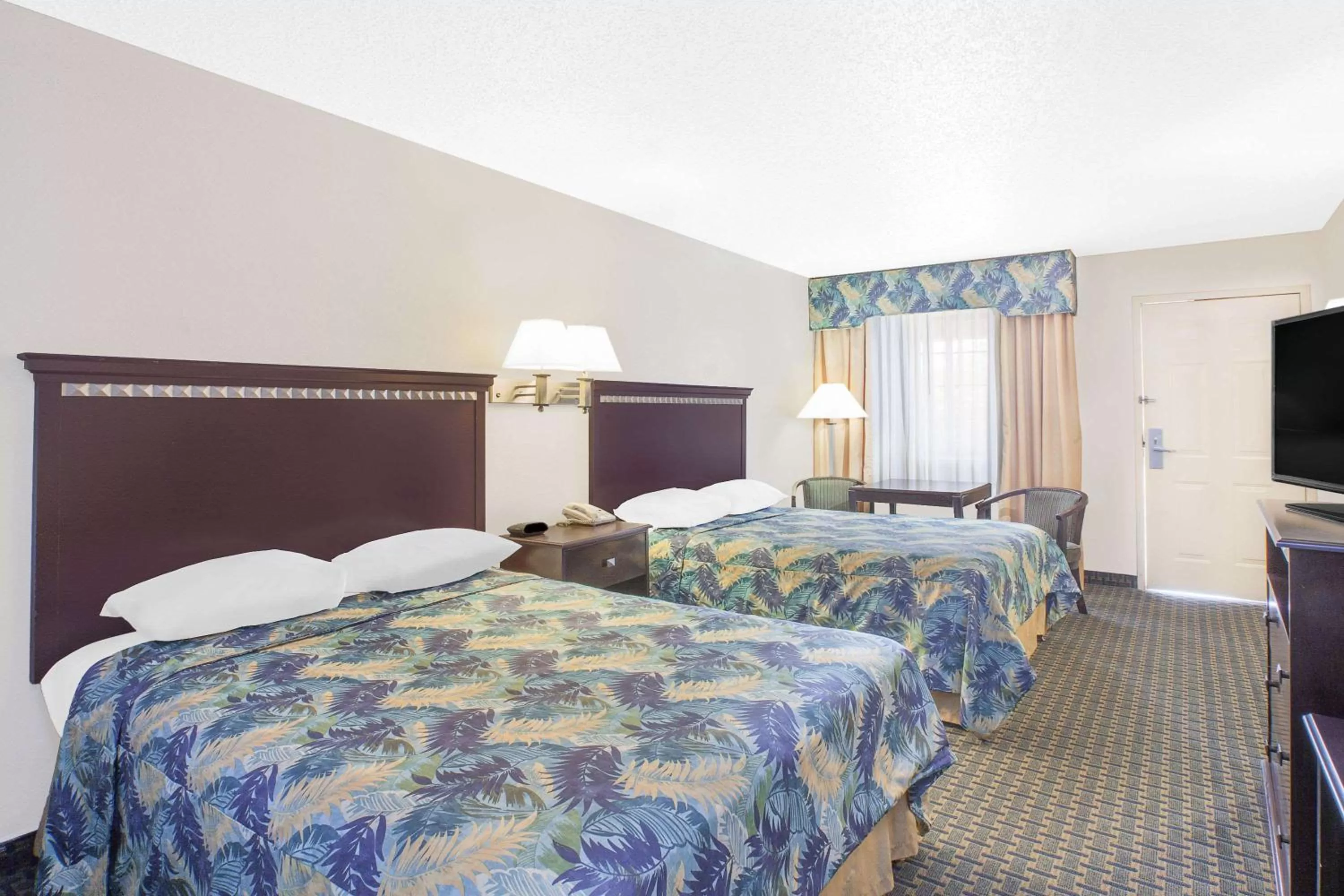 Photo of the whole room, Bed in Super 8 by Wyndham Corpus Christi