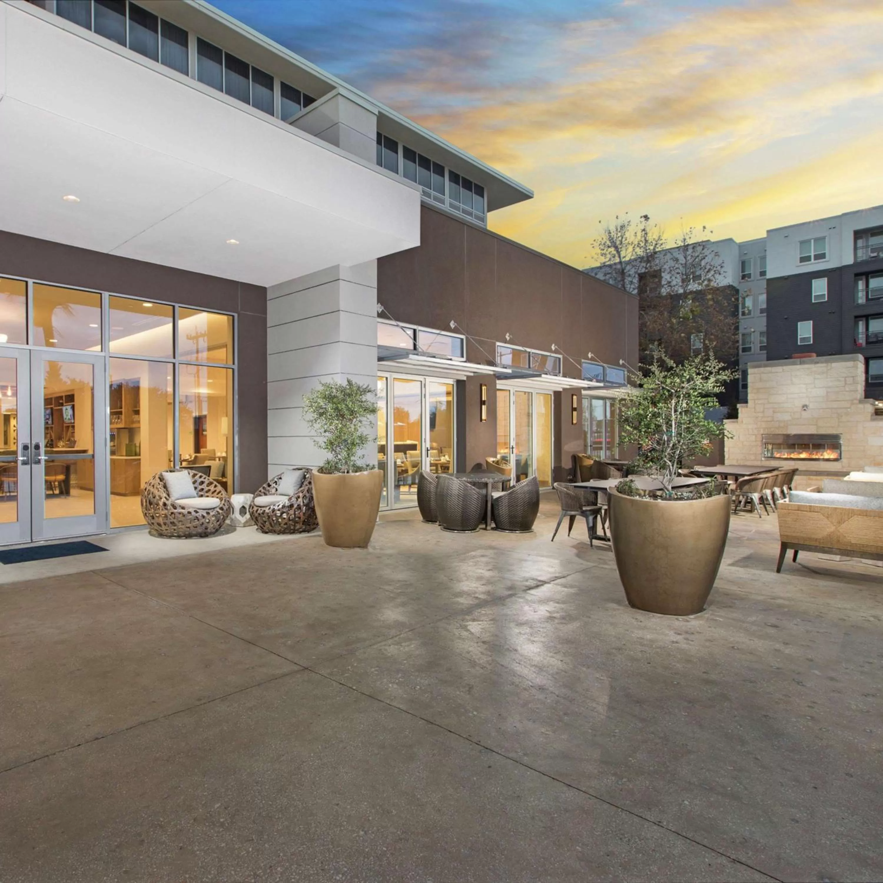 Inner courtyard view in DoubleTree by Hilton San Antonio Northwest - La Cantera
