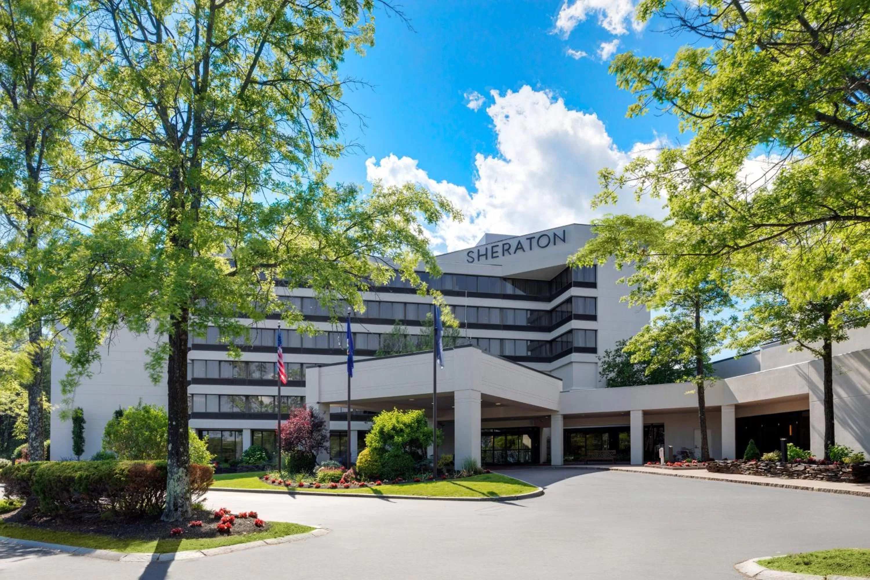 Property building in Portland Sheraton at Sable Oaks