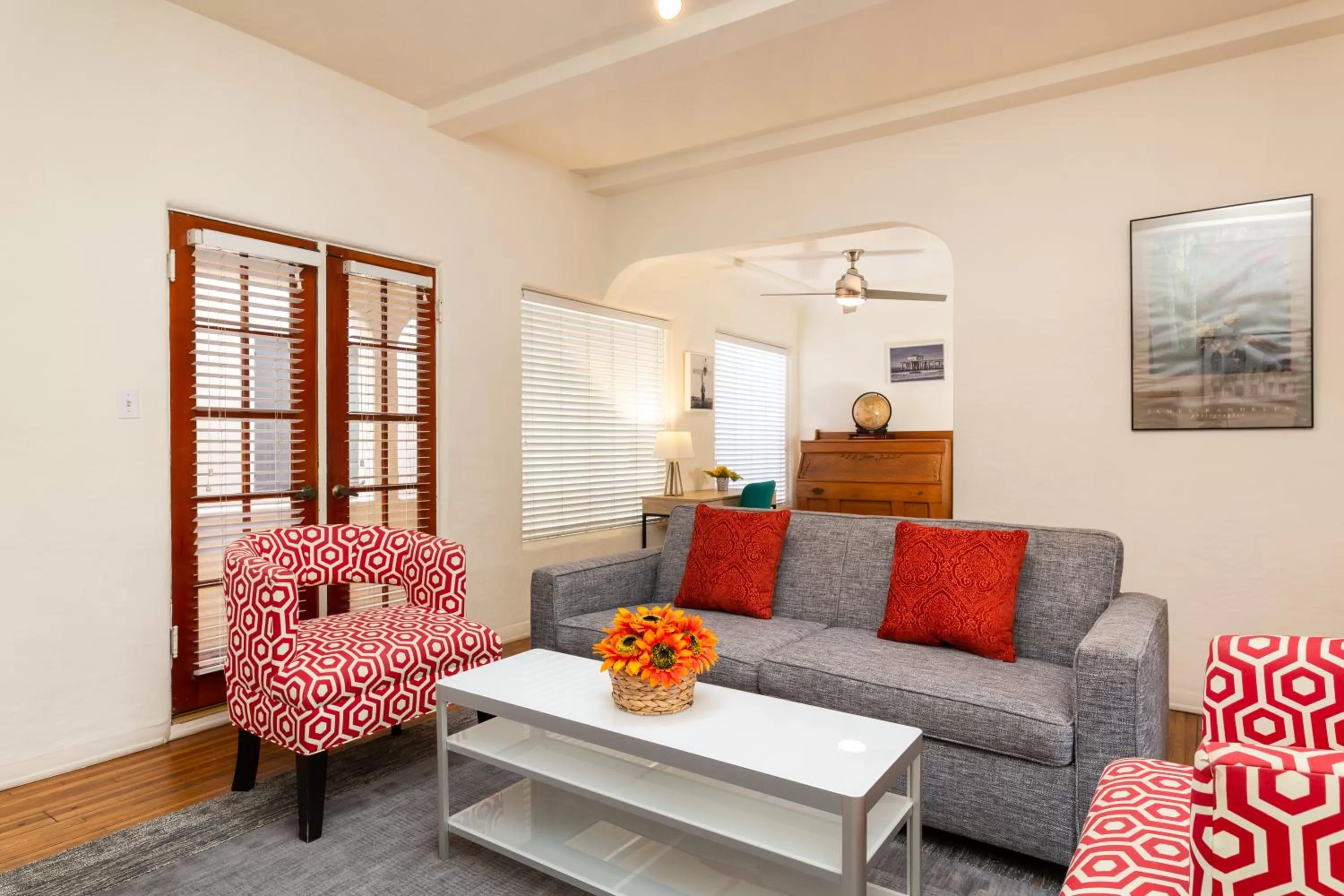 Living room in The Sea View Inn At The Beach