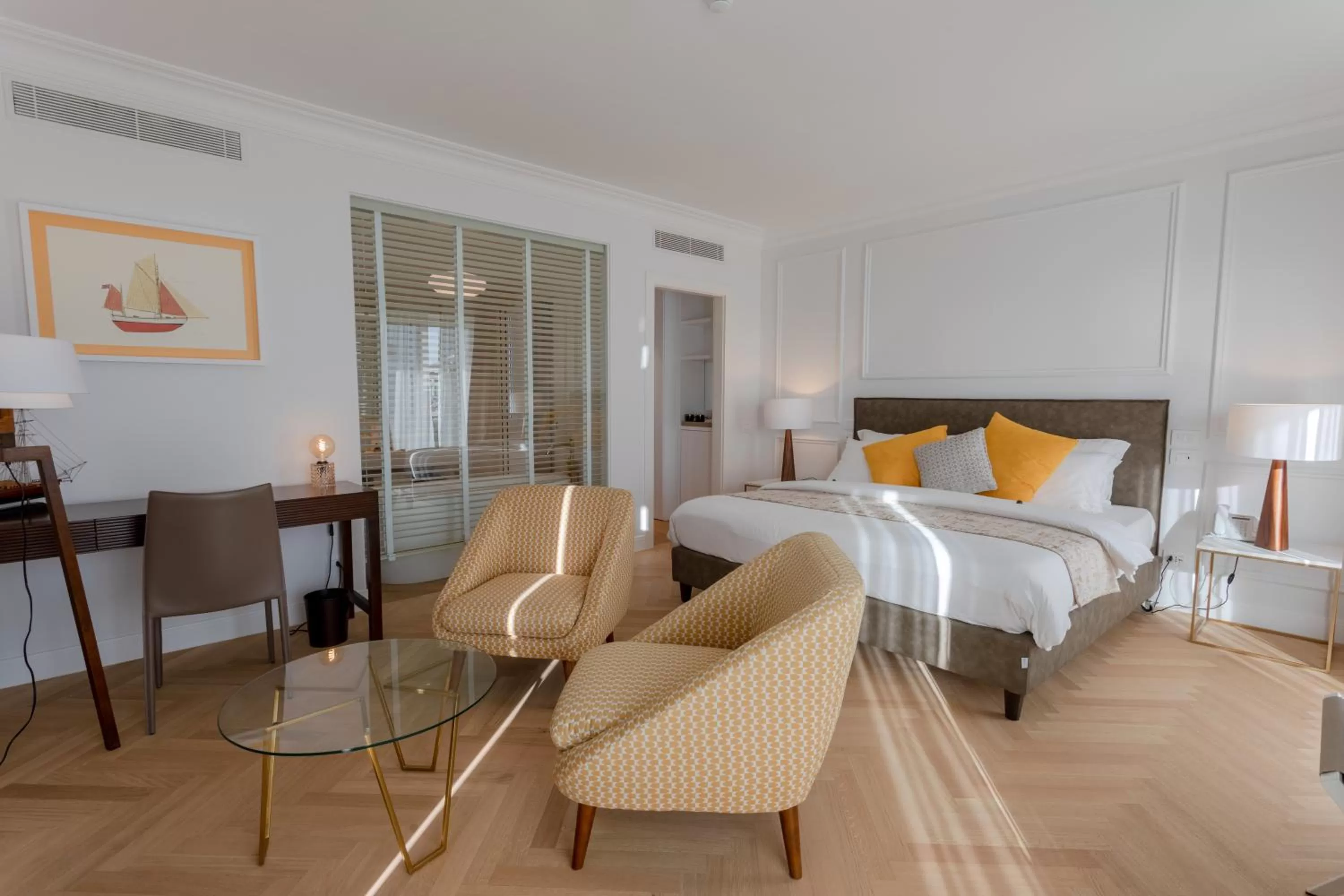 Shower, Bed in Porto Romano - The Marina Resort