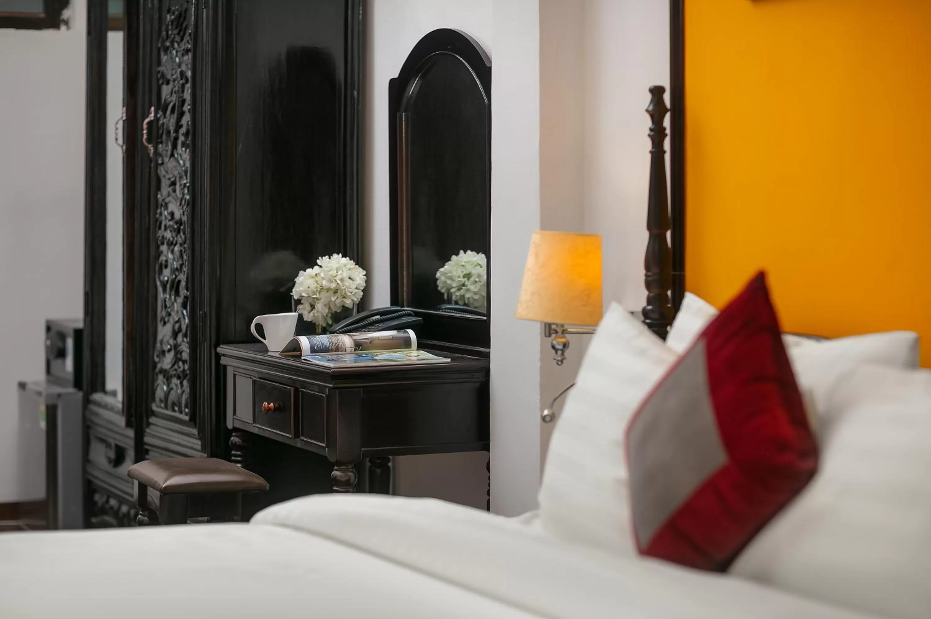 wardrobe, Bed in Silk Castle Hotel & Spa - Hanoi Old quarter