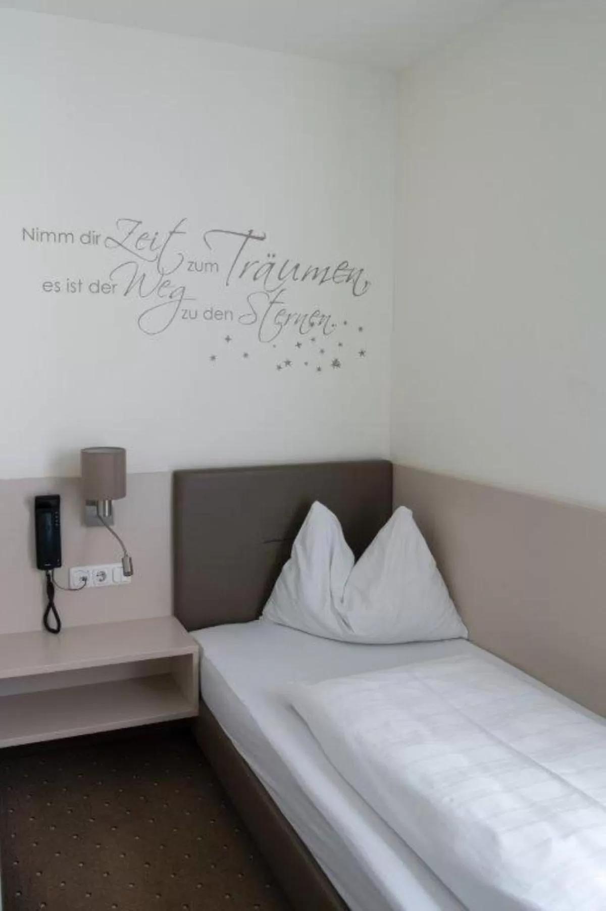 Photo of the whole room, Bed in Hotel Lokomotive