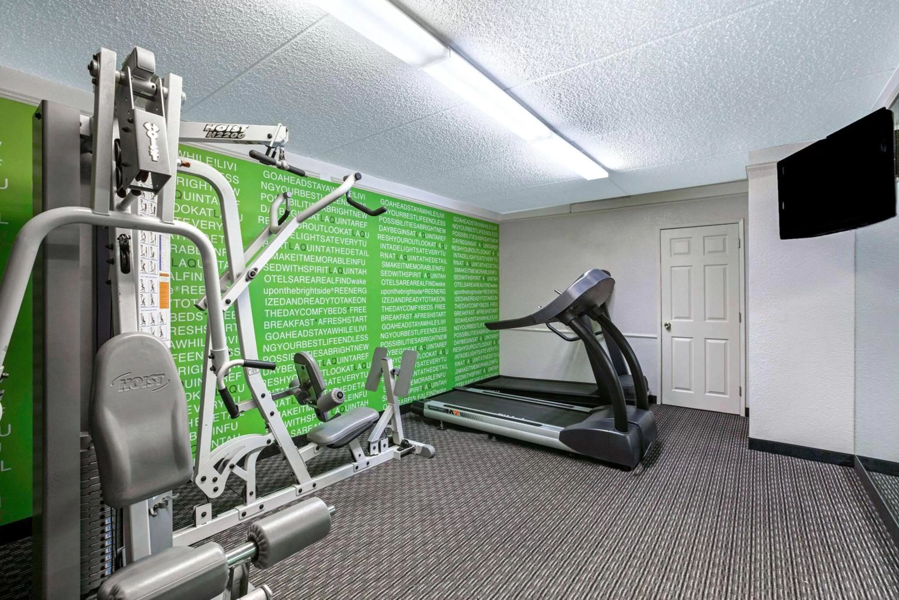 Fitness centre/facilities in La Quinta Inn by Wyndham Fresno Yosemite