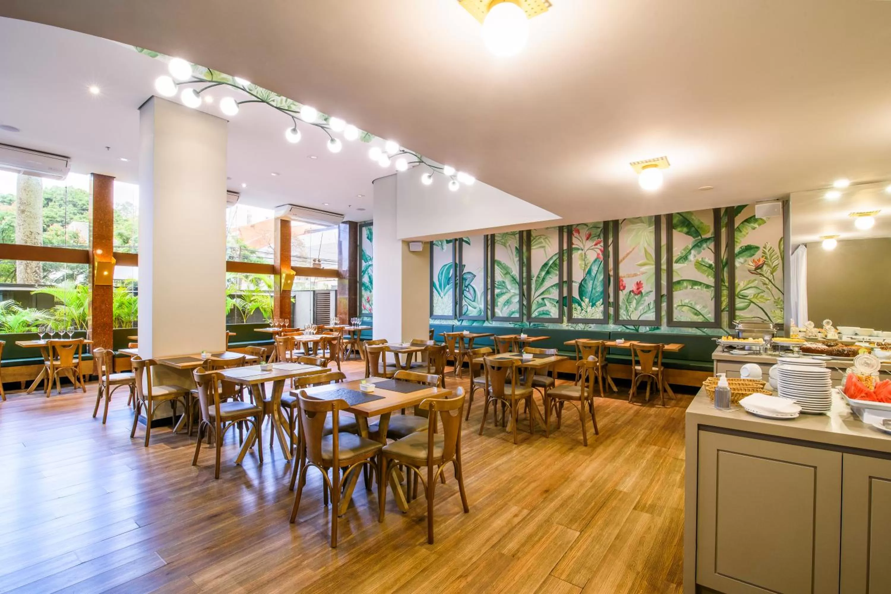 Restaurant/places to eat in Slaviero Londrina Flat