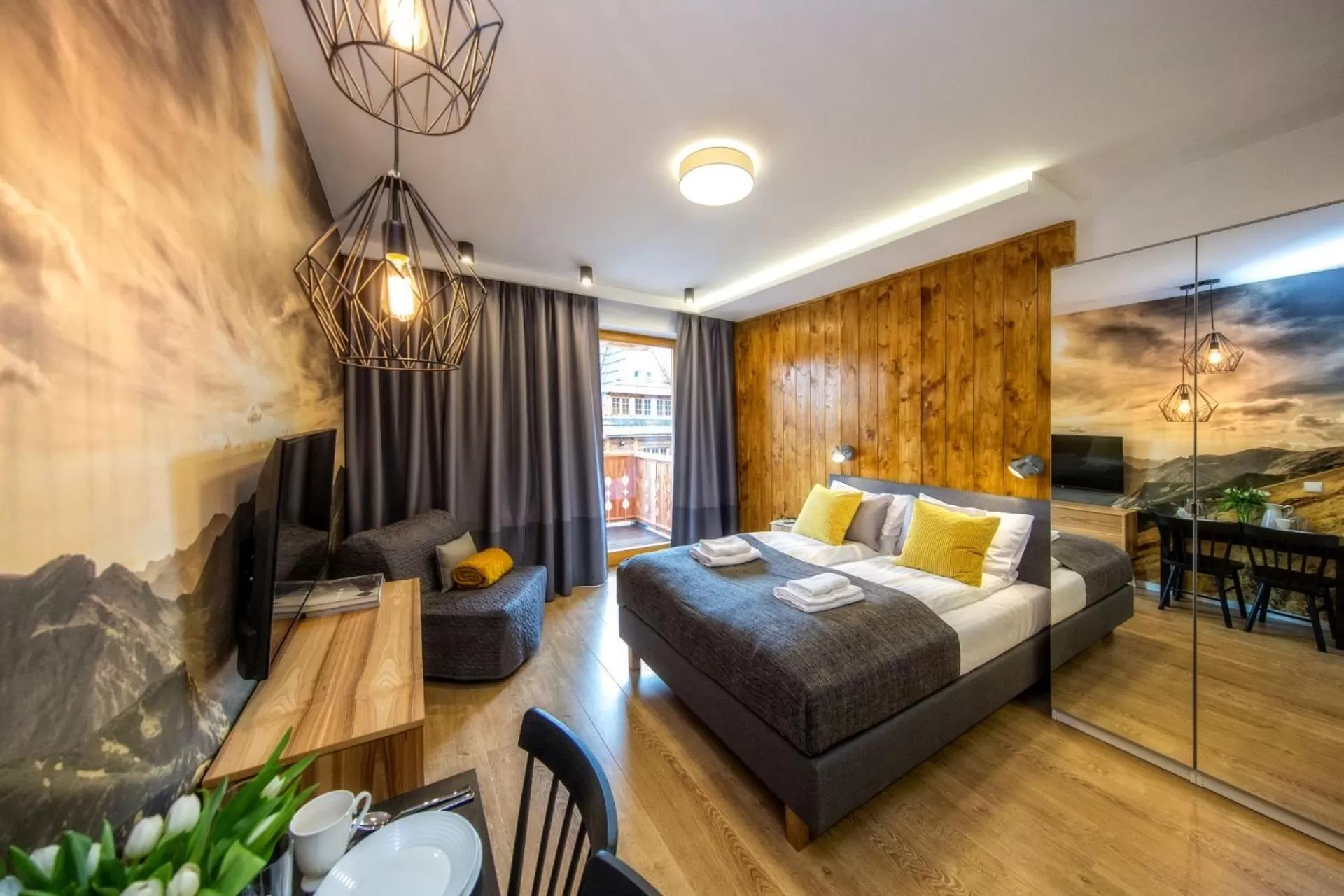 Communal lounge/ TV room, Bed in Aparthotel Giewont