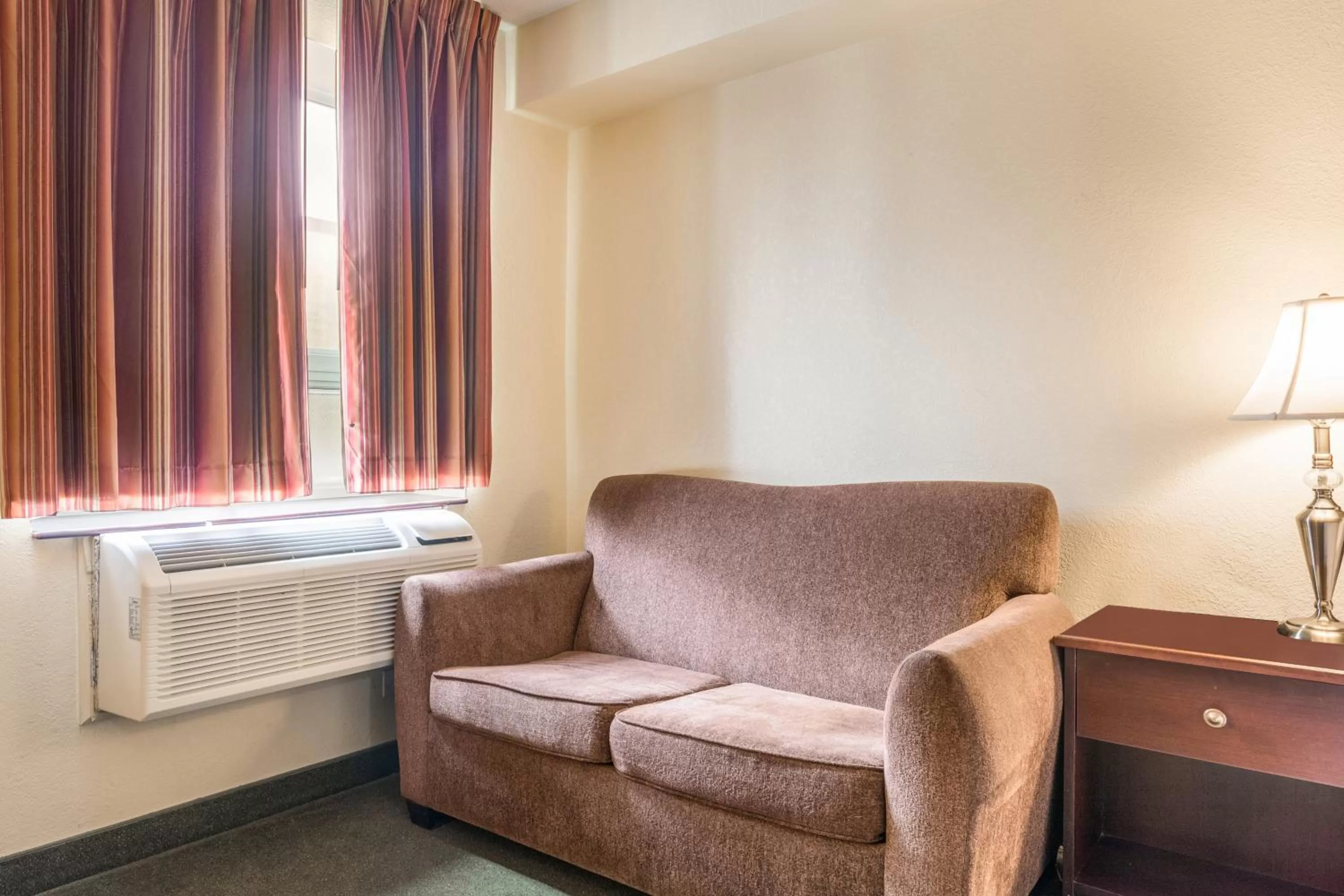 Seating area in Knights Inn Orillia